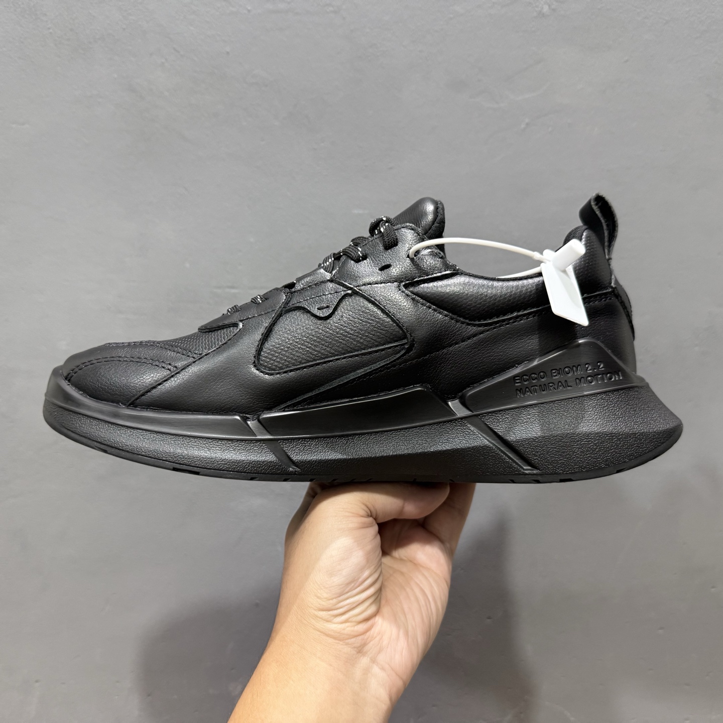 280 Ecco/爱步 旋转扣皮面经典百搭时尚休闲鞋 830864-241