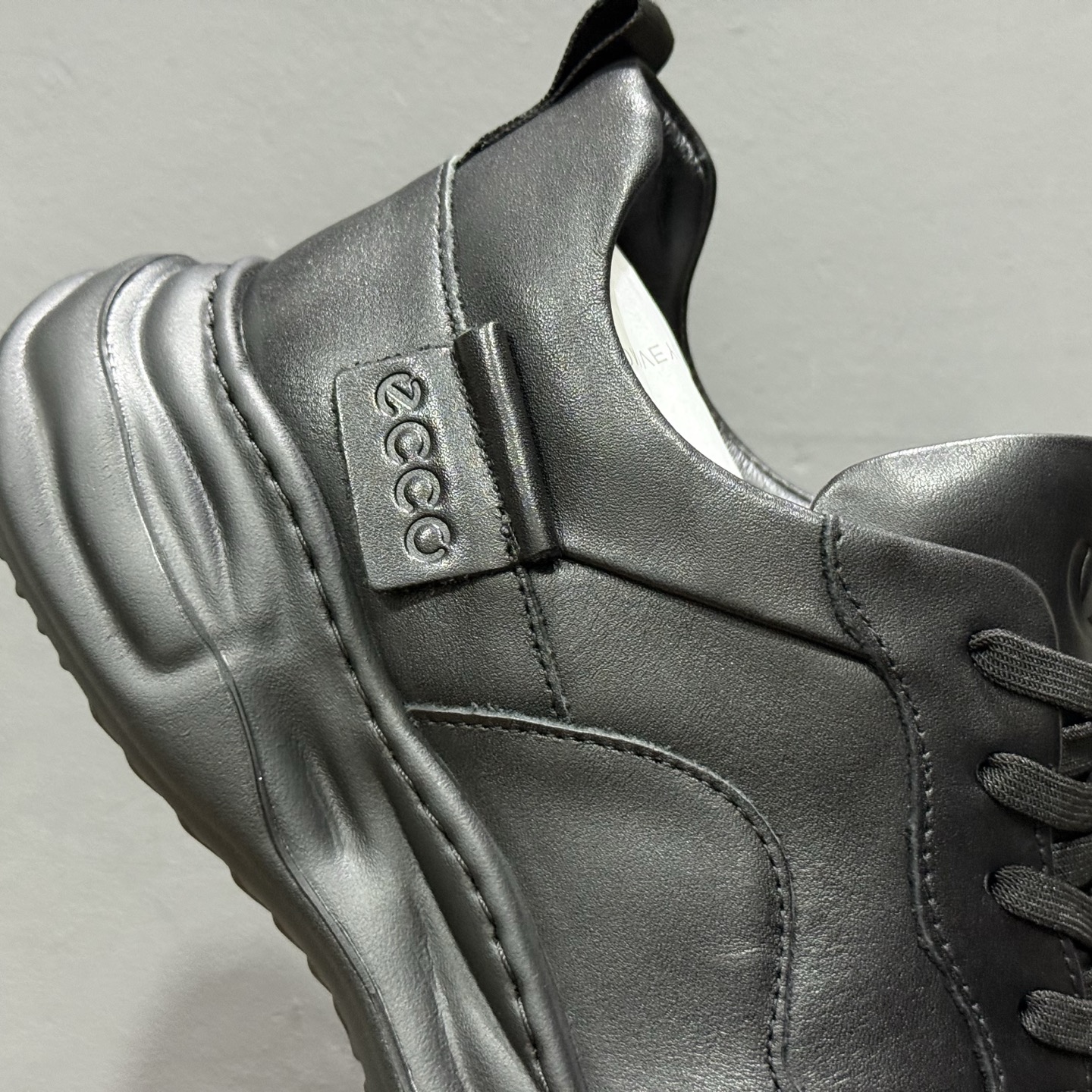 300 ECCO爱步跑步鞋百搭舒适 秋冬新款厚底休闲运动鞋男鞋