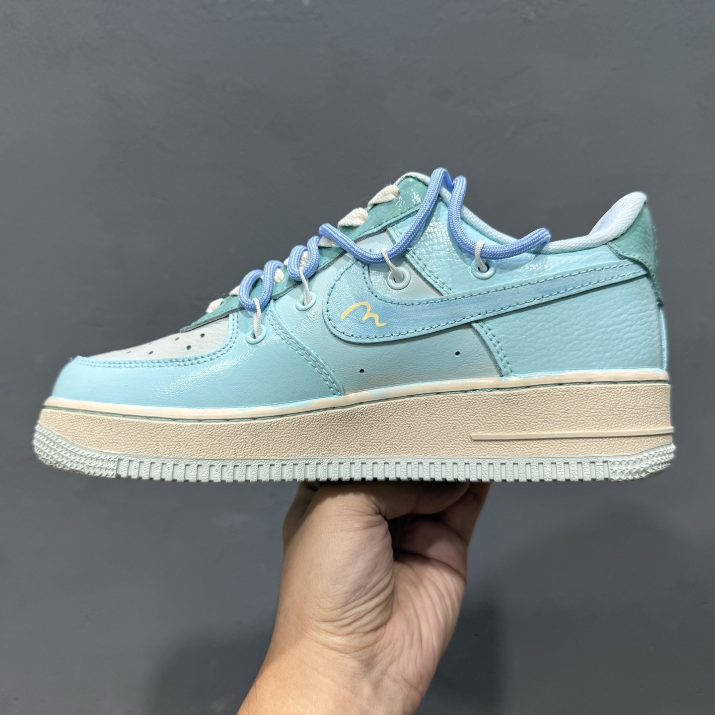 手绘涂鸦“青空花屿”Nike Air Force 1 “Qingkong ”空军一号定制板鞋 KS6968-777