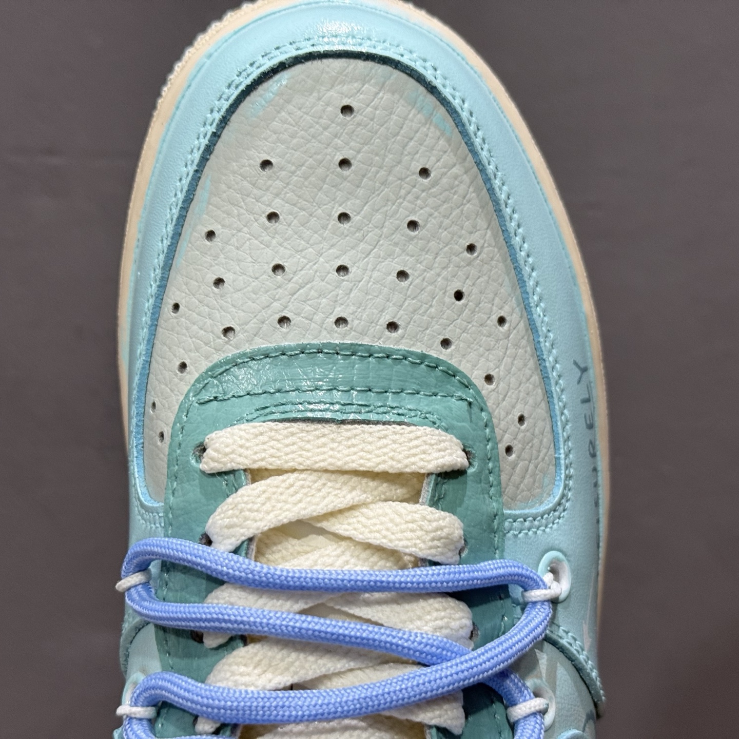 手绘涂鸦“青空花屿”Nike Air Force 1 “Qingkong ”空军一号定制板鞋 KS6968-777