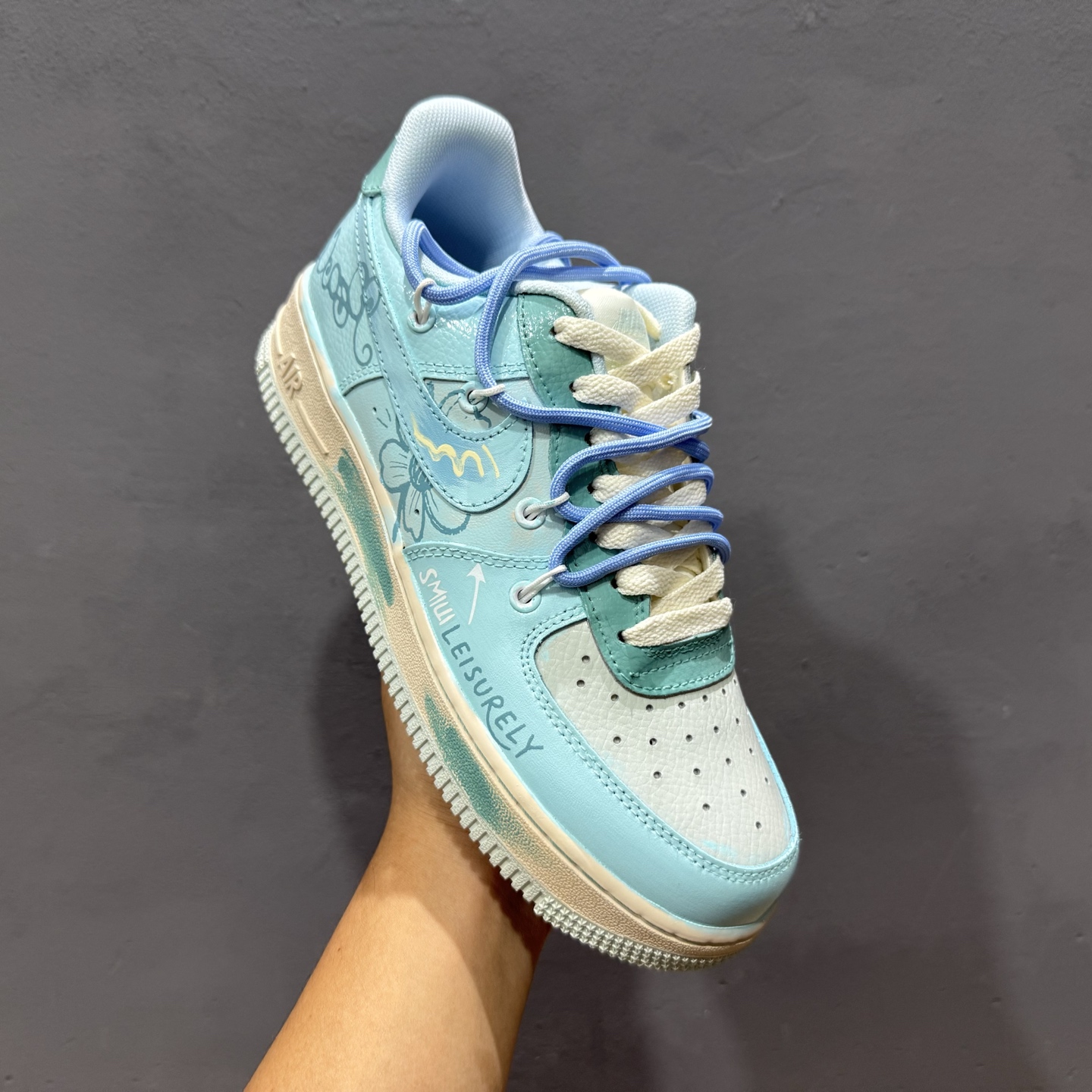 手绘涂鸦“青空花屿”Nike Air Force 1 “Qingkong ”空军一号定制板鞋 KS6968-777