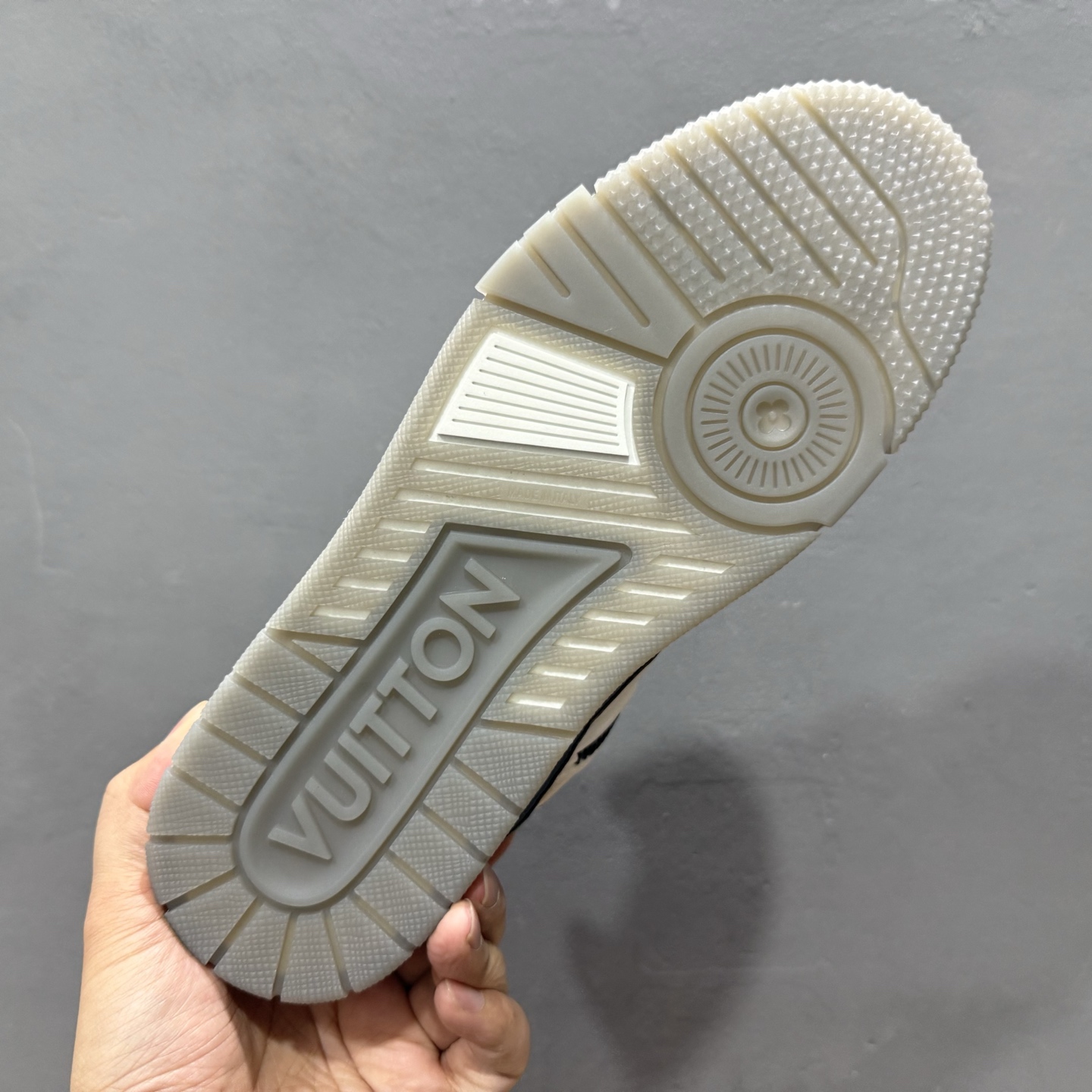 600 黑 LOUIS VUITTON Trainer LV 路易威登 独家全新升级最新包装，海淘代购同渠道品质