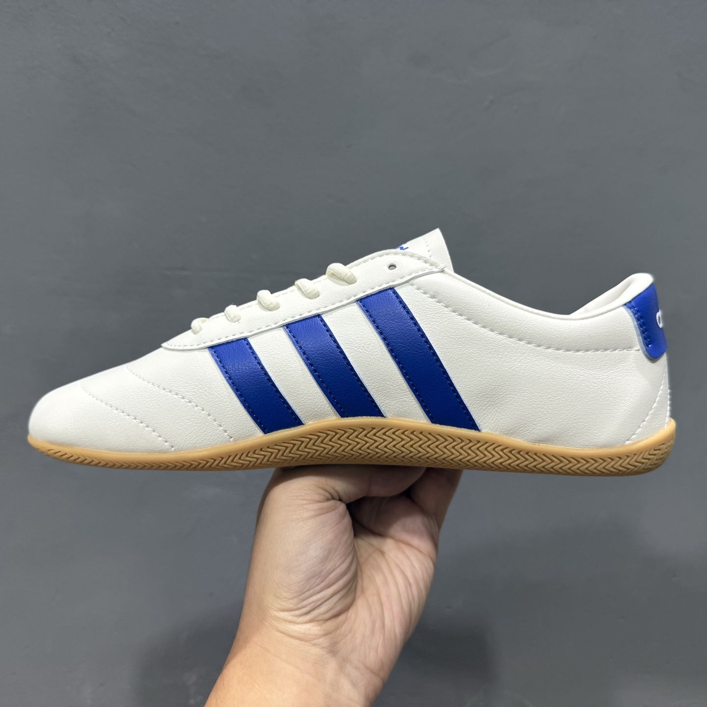 150 adidad GRAND COURT LO 网球运动休闲板鞋 JQ9689-251