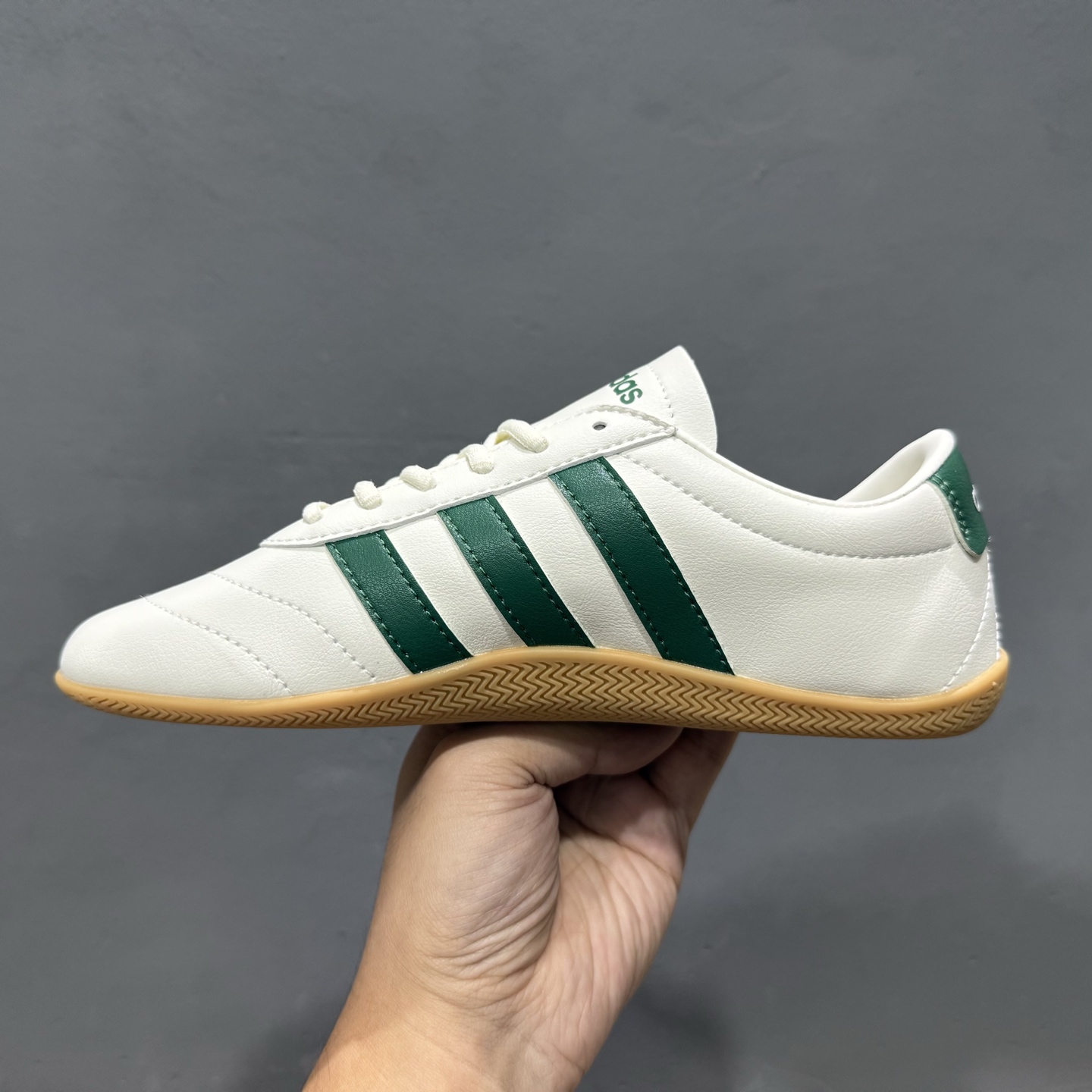 150 adidad GRAND COURT LO 网球运动休闲板鞋 JQ9690-251