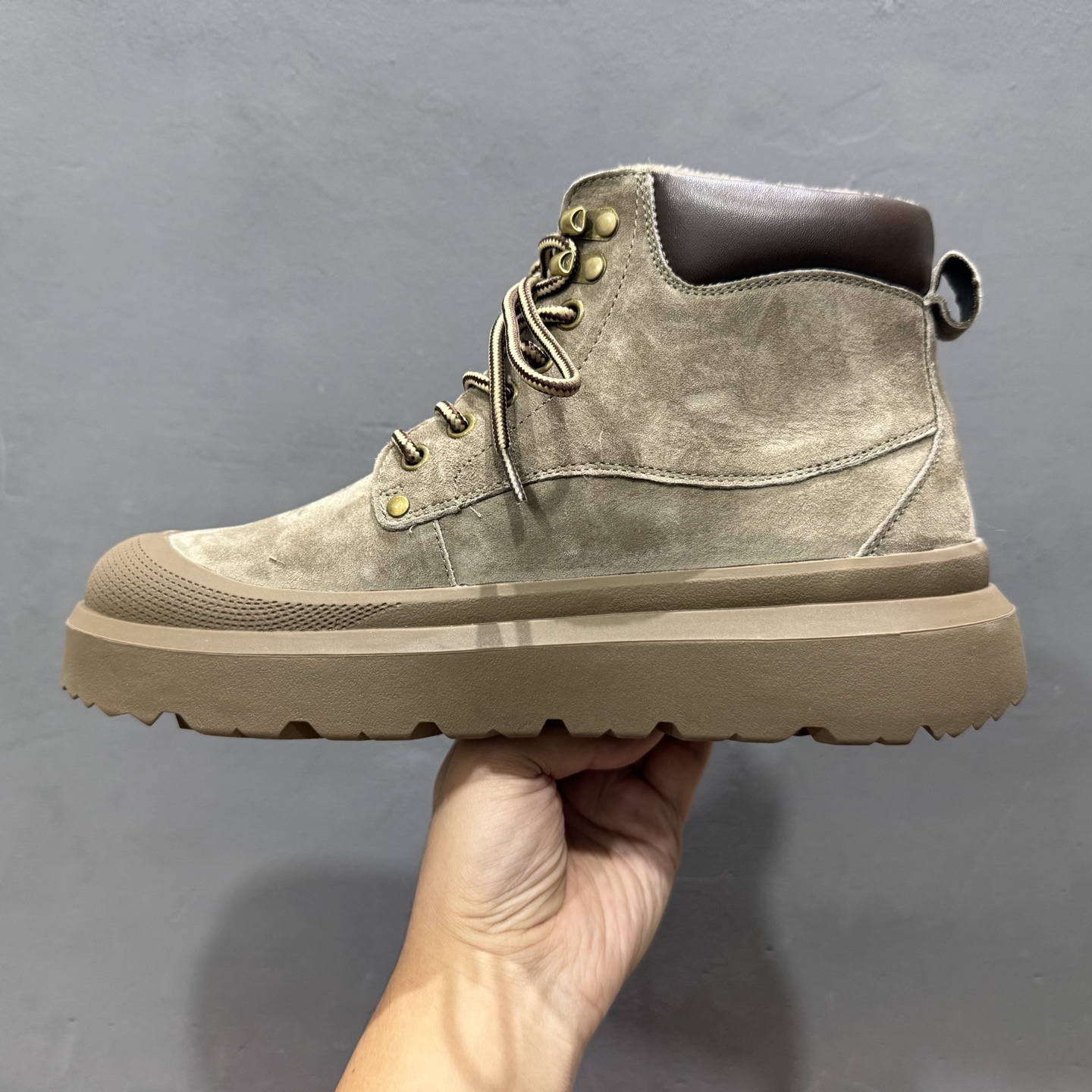 280 UGG 客制款 中帮男士休闲鞋雪地靴马丁靴系列 U6335M