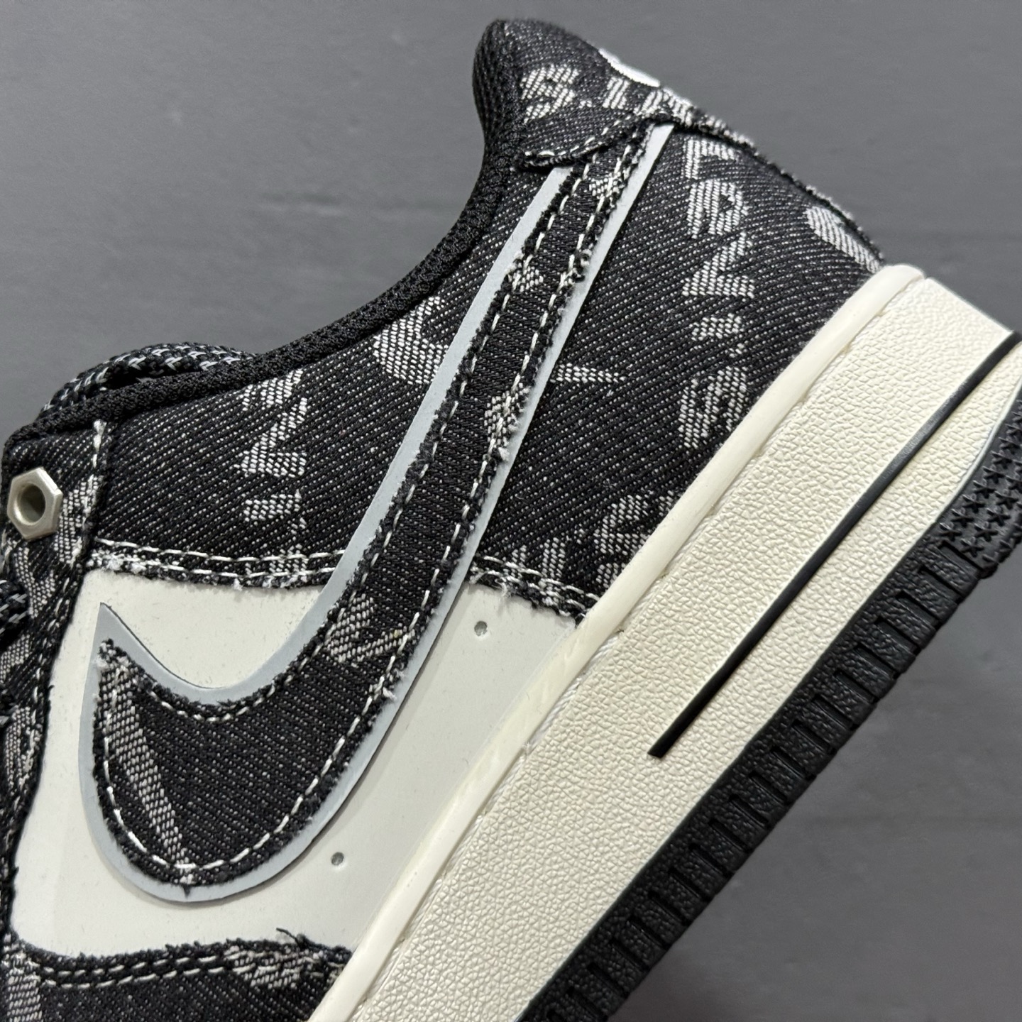 NIke Air Force 1 '07 Low “李维斯联名——双拼黑牛仔”空军一号 低帮 运动鞋 休闲鞋 YX5066-312 NIke Air Force 1 '07 Low “李维斯联名——双拼黑牛仔”空军一号 低帮 运动鞋 休闲鞋 YX5066-312