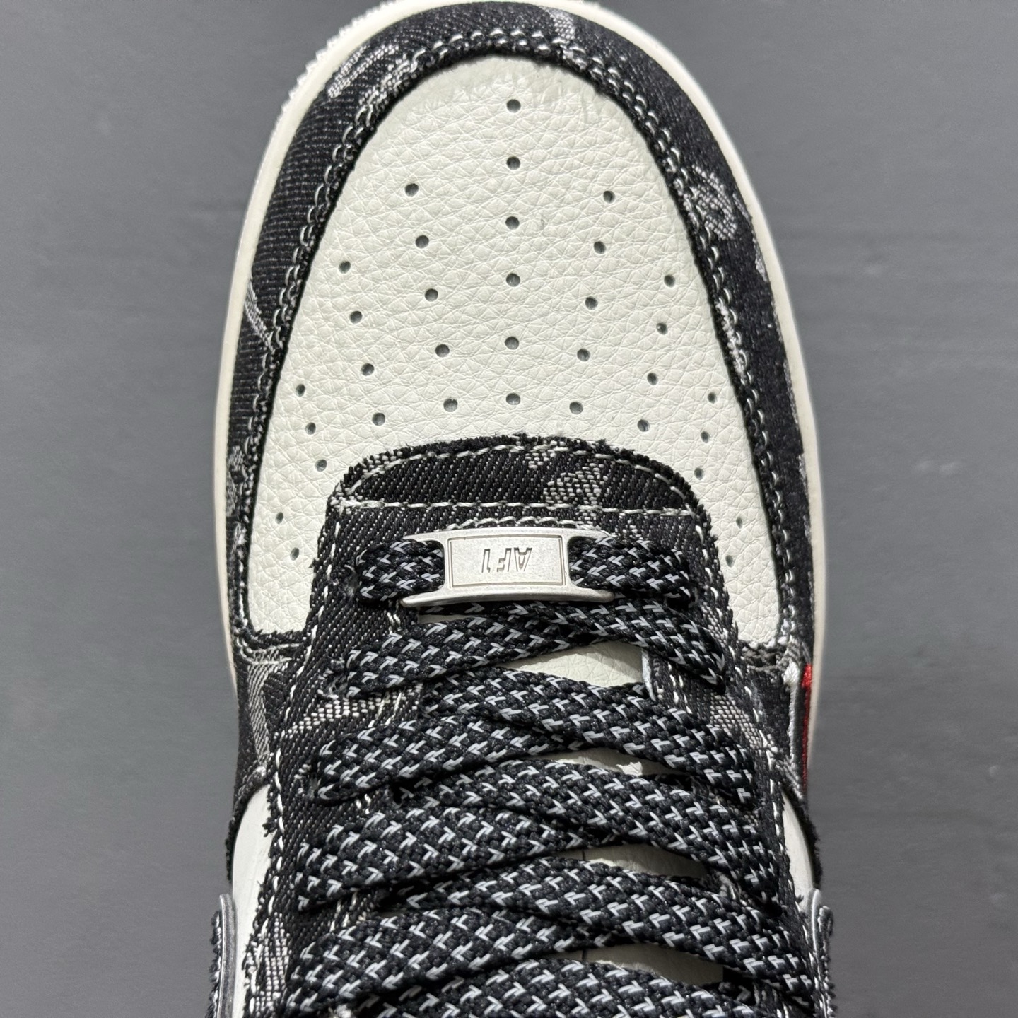 NIke Air Force 1 '07 Low “李维斯联名——双拼黑牛仔”空军一号 低帮 运动鞋 休闲鞋 YX5066-312 NIke Air Force 1 '07 Low “李维斯联名——双拼黑牛仔”空军一号 低帮 运动鞋 休闲鞋 YX5066-312