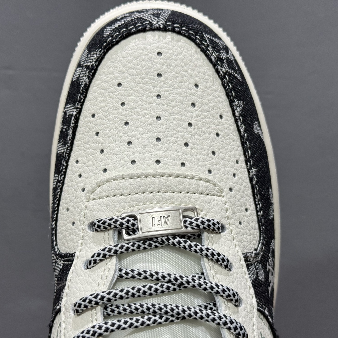 NIke Air Force 1 '07 Low “李维斯联名——双拼黑牛仔”空军一号 低帮 运动鞋 休闲鞋 YX5066-317