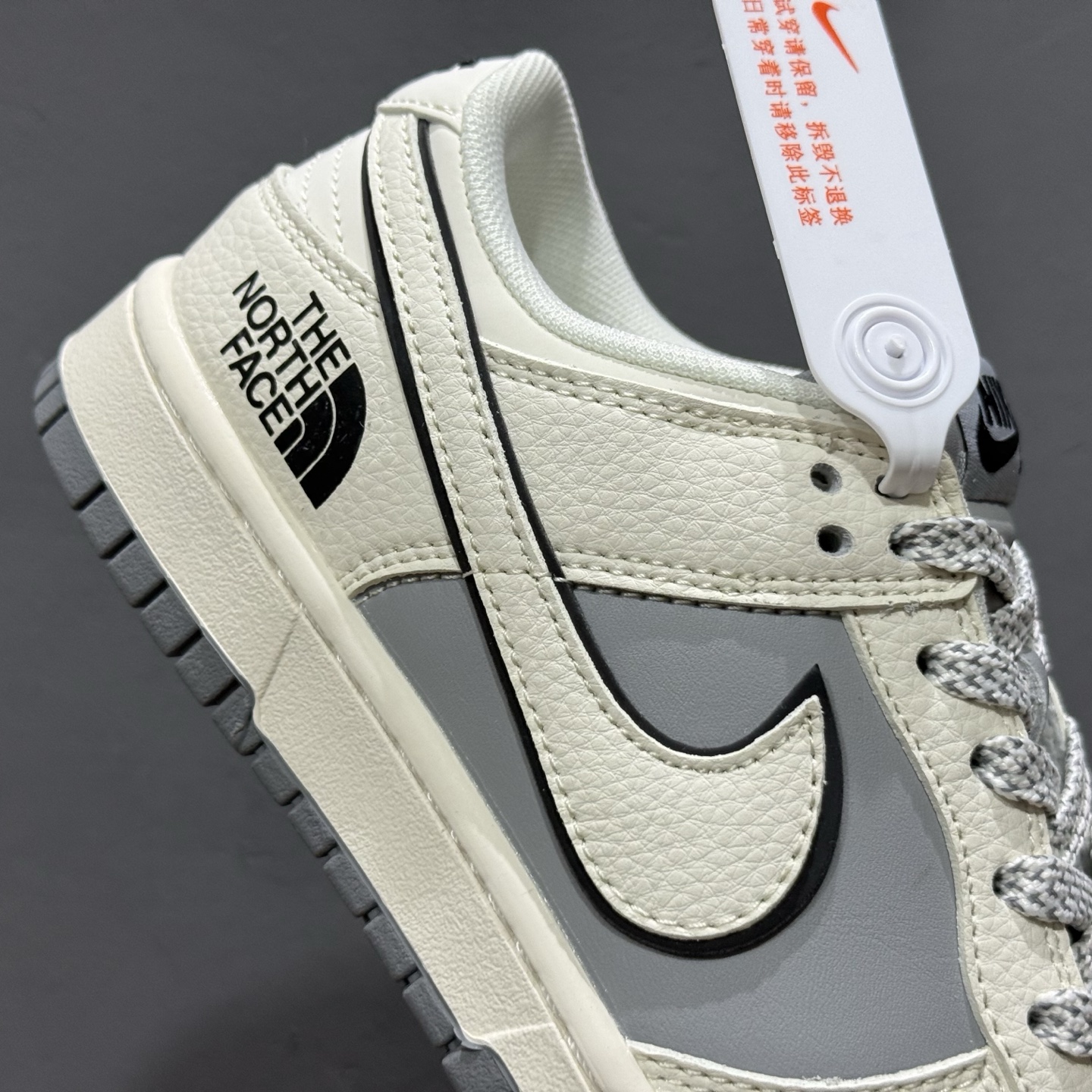 The North Face x Nike Dunk Low 米黑灰拼接 JP1628-024 The North Face x Nike Dunk Low 米黑灰拼接 JP1628-024