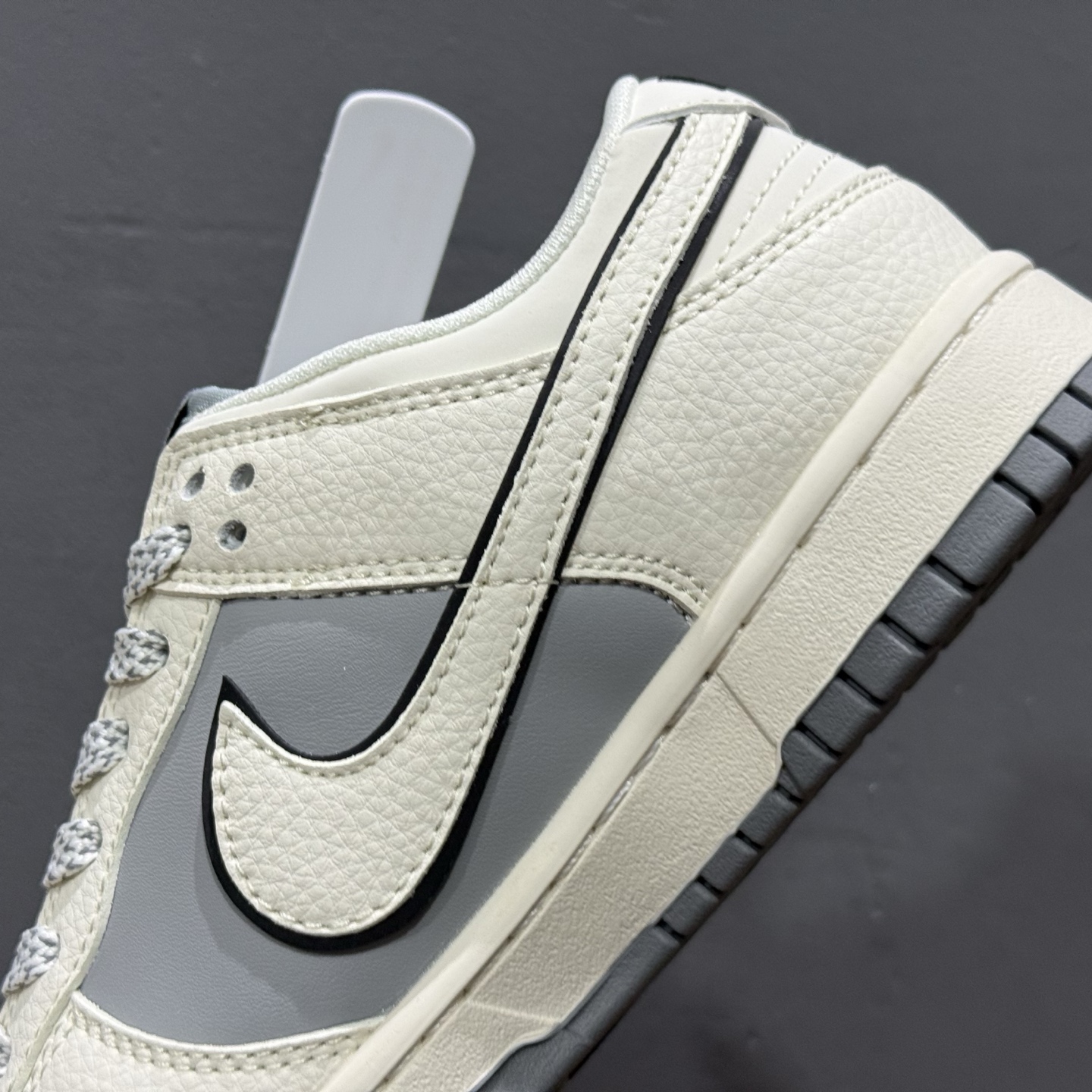 The North Face x Nike Dunk Low 米黑灰拼接 JP1628-024 The North Face x Nike Dunk Low 米黑灰拼接 JP1628-024