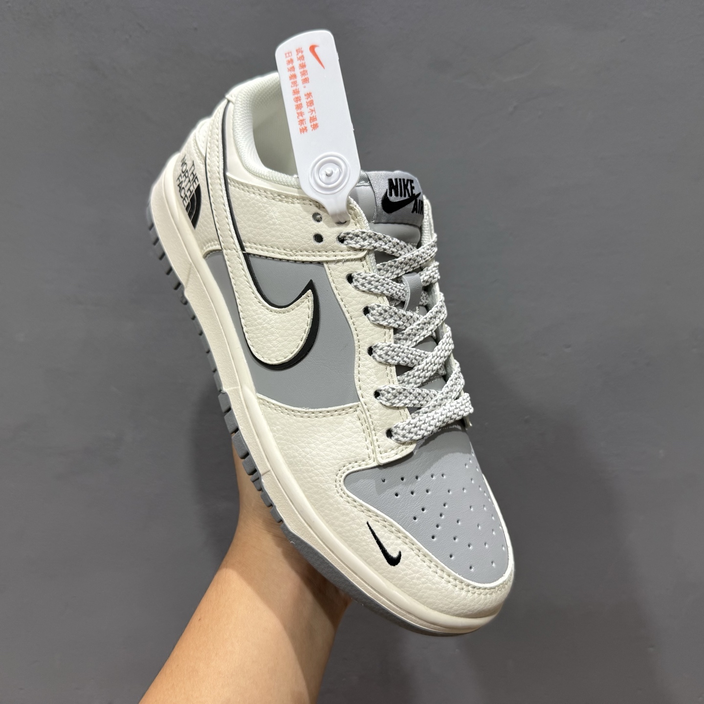 The North Face x Nike Dunk Low 米黑灰拼接 JP1628-024 The North Face x Nike Dunk Low 米黑灰拼接 JP1628-024