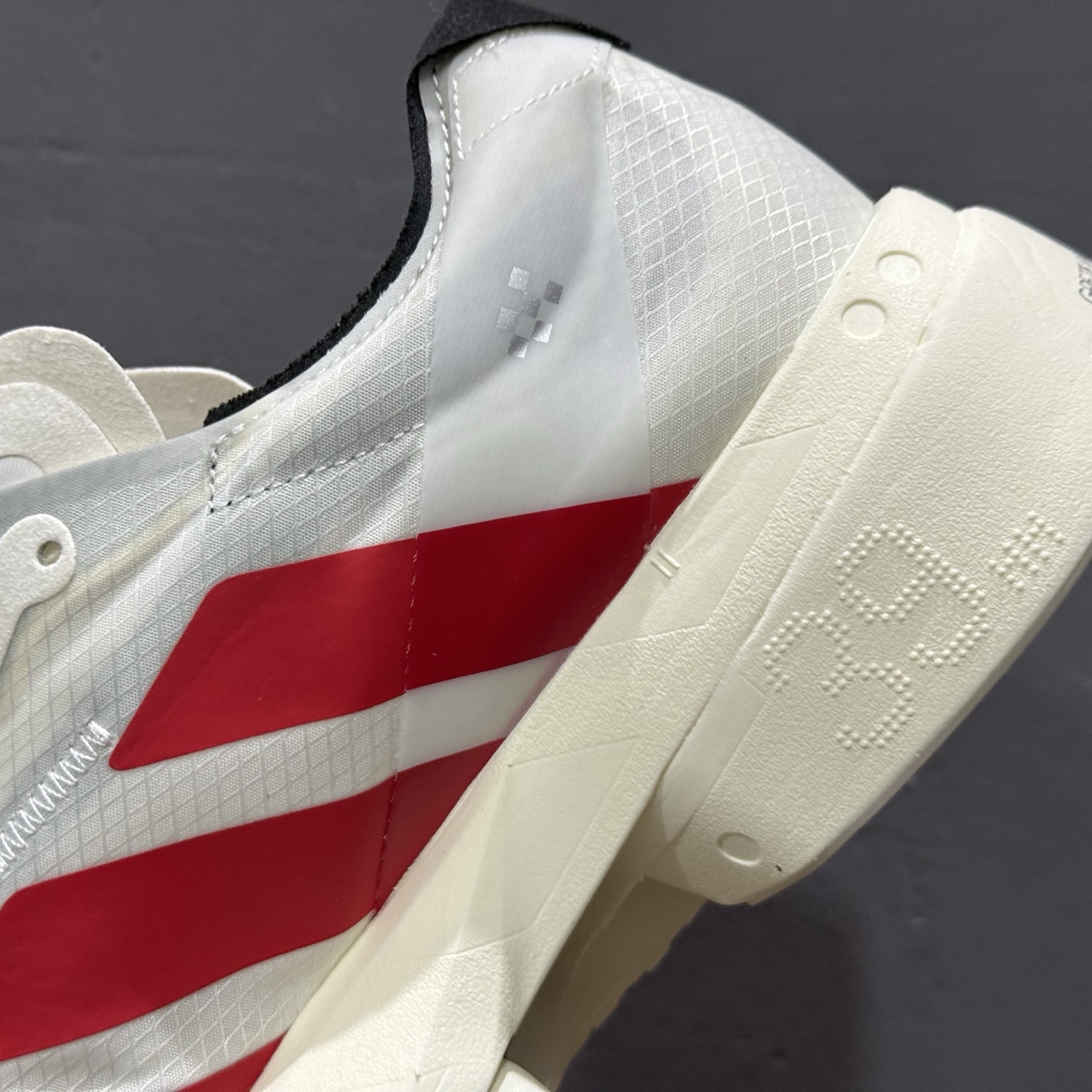 外贸版 Adidas Adizero Adios 4 M 阿迪透气轻盈低帮跑步鞋 JR6363 外贸版 Adidas Adizero Adios 4 M 阿迪透气轻盈低帮跑步鞋 JR6363