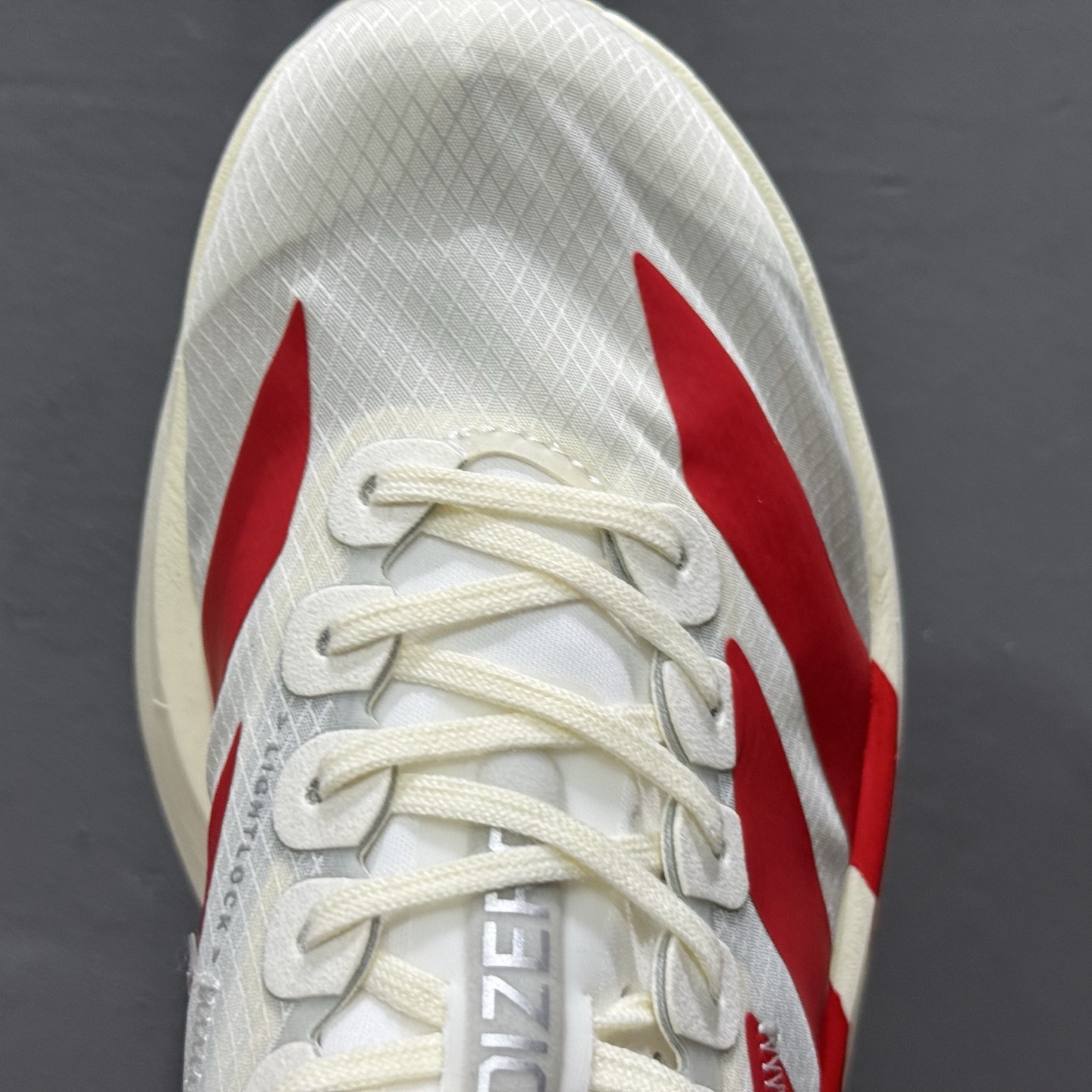 外贸版 Adidas Adizero Adios 4 M 阿迪透气轻盈低帮跑步鞋 JR6363 外贸版 Adidas Adizero Adios 4 M 阿迪透气轻盈低帮跑步鞋 JR6363