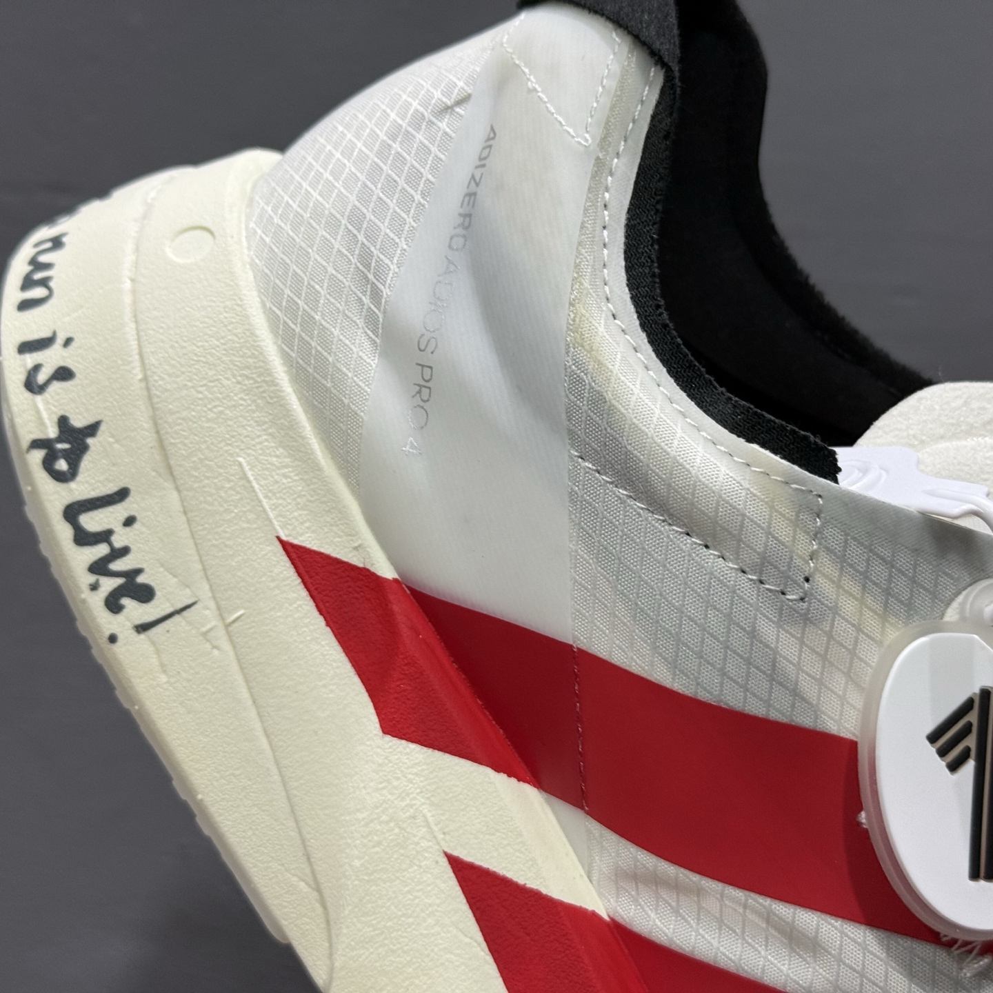 外贸版 Adidas Adizero Adios 4 M 阿迪透气轻盈低帮跑步鞋 JR6363 外贸版 Adidas Adizero Adios 4 M 阿迪透气轻盈低帮跑步鞋 JR6363