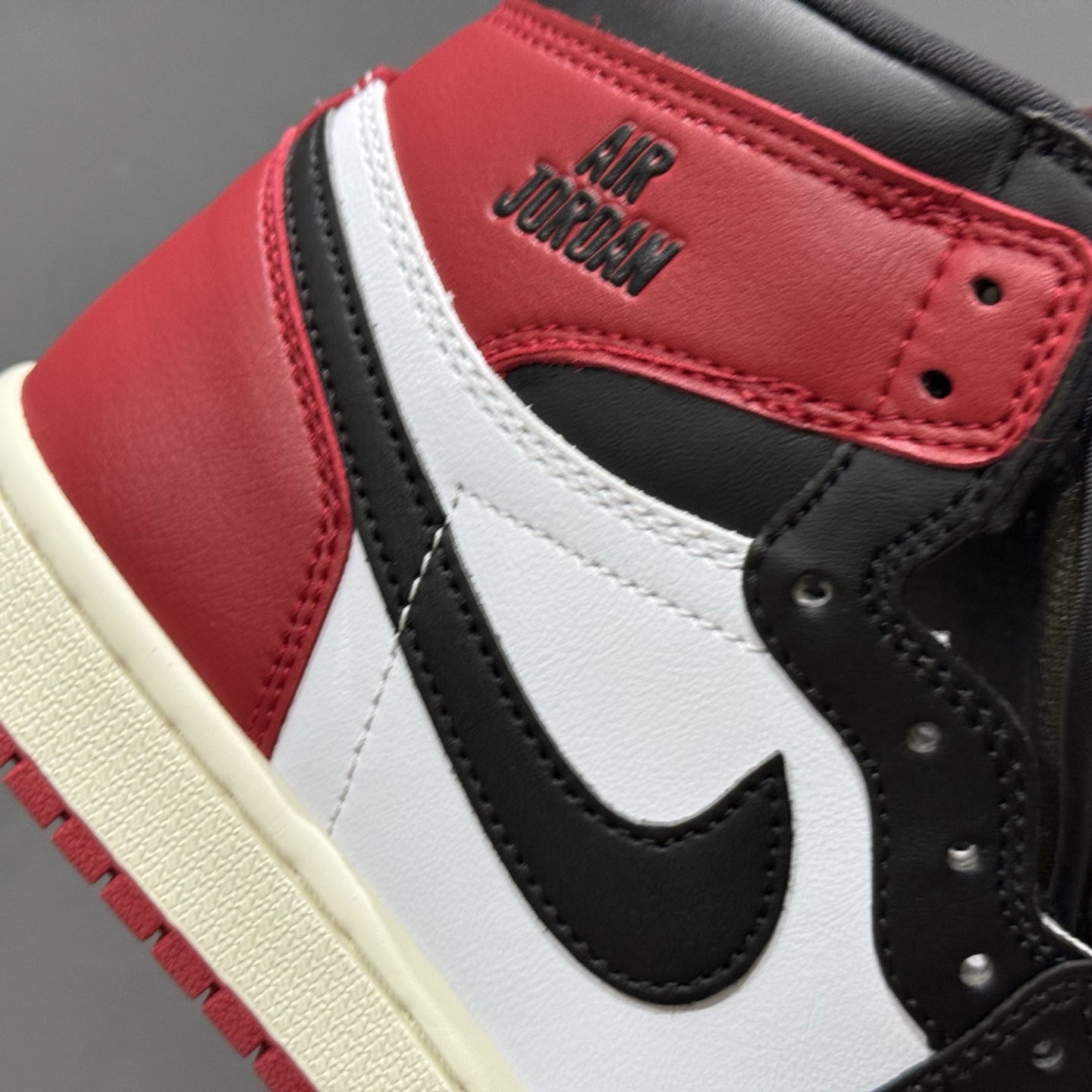 Air Jordan AJ1 Retro High 高帮黑脚趾 DZ5485-106