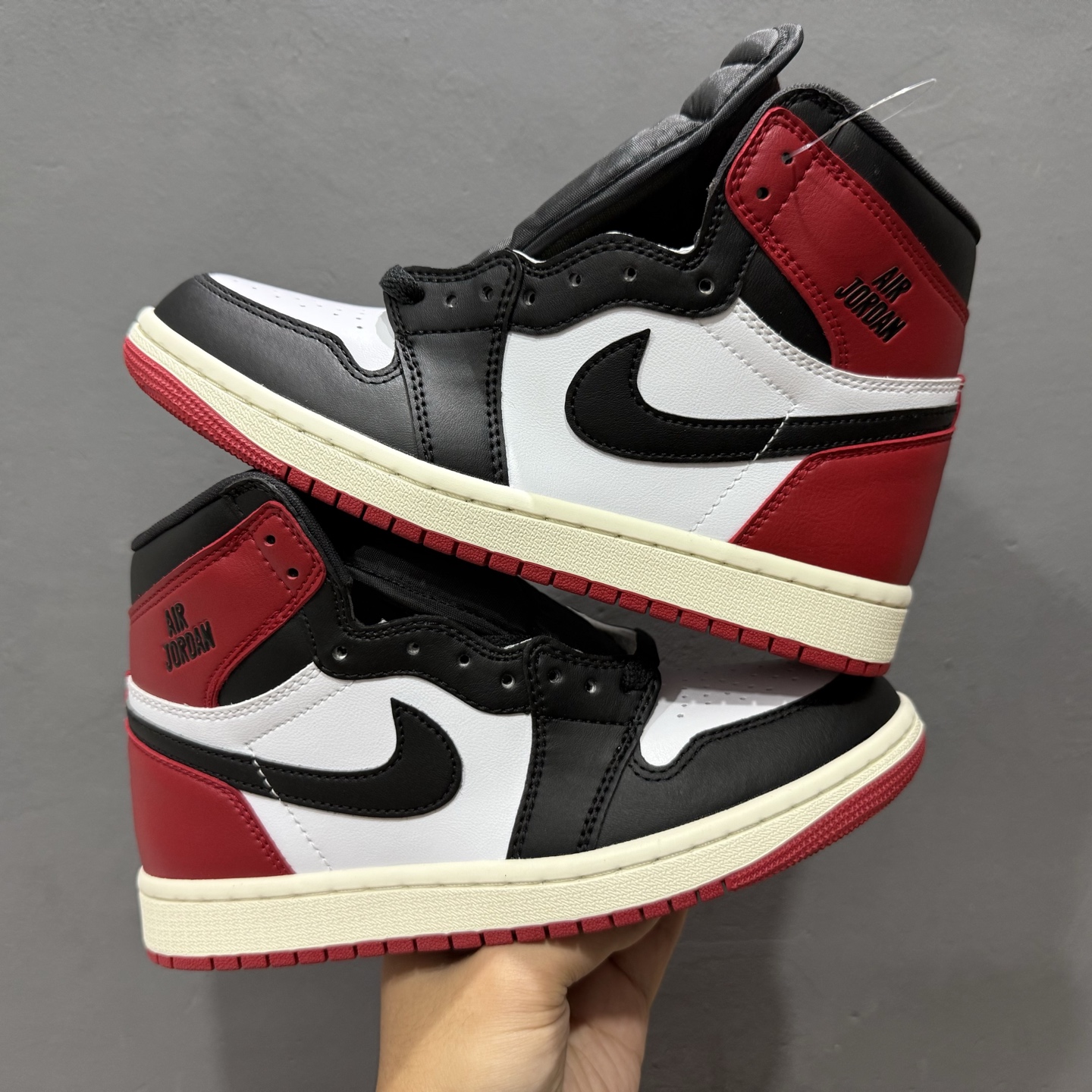 Air Jordan AJ1 Retro High 高帮黑脚趾 DZ5485-106
