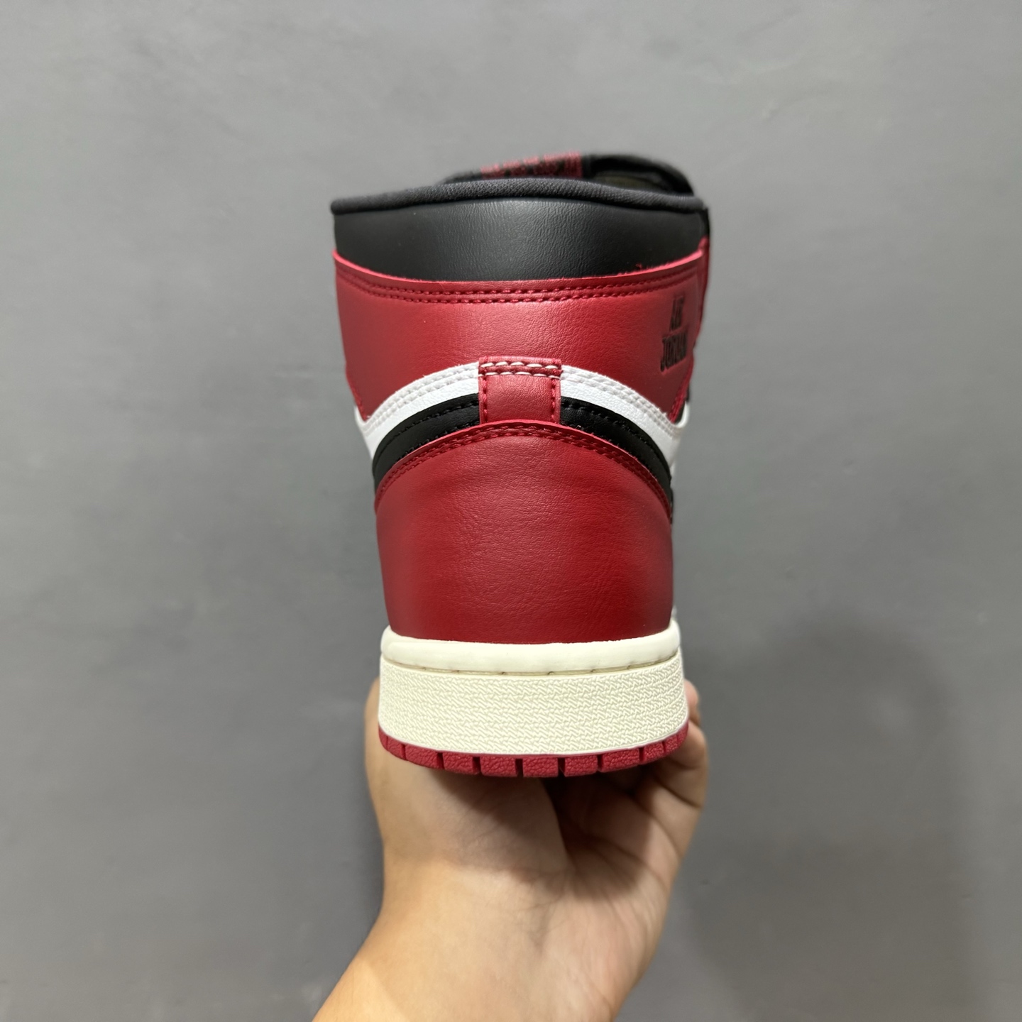 Air Jordan AJ1 Retro High 高帮黑脚趾 DZ5485-106