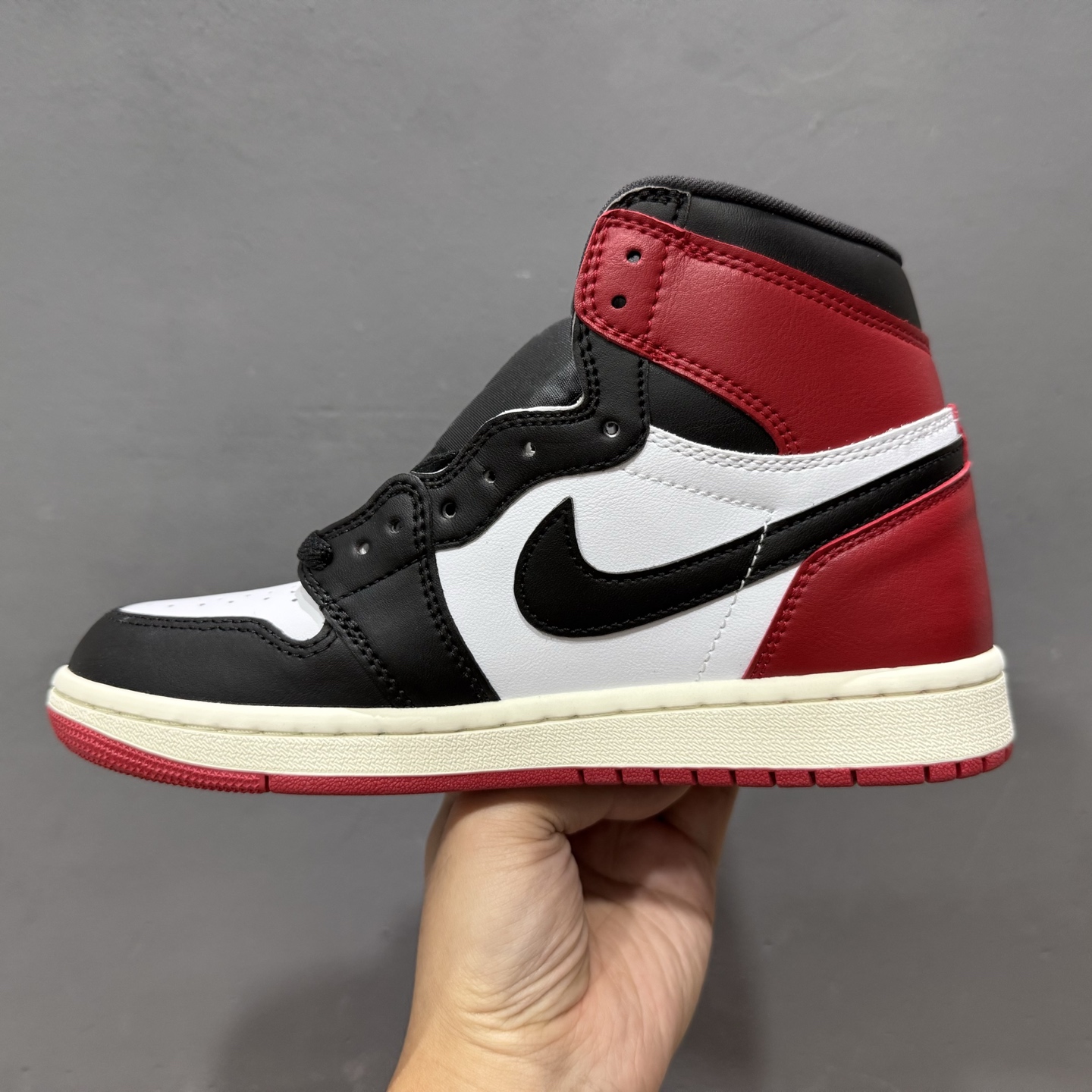 Air Jordan AJ1 Retro High 高帮黑脚趾 DZ5485-106