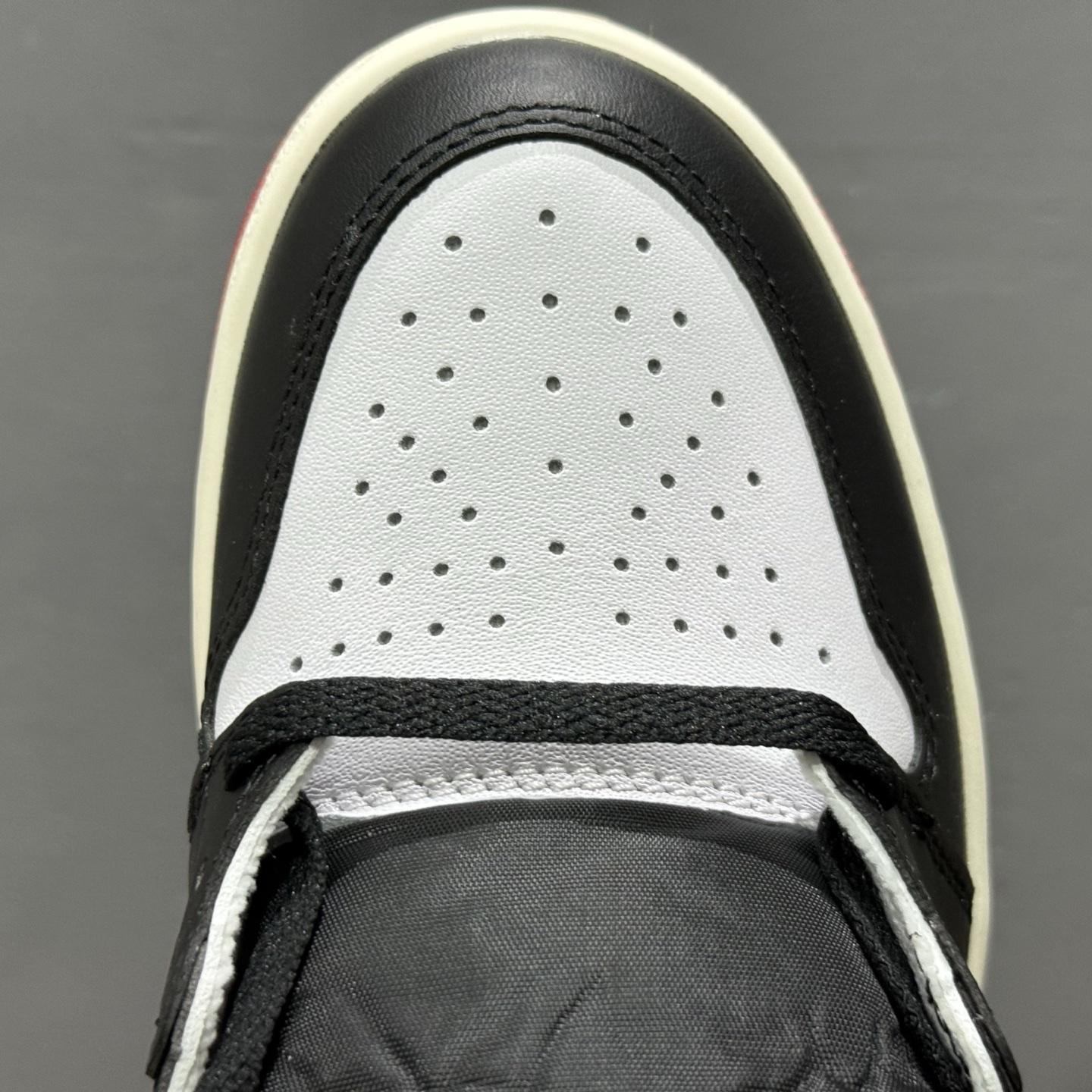 Air Jordan AJ1 Retro High 高帮黑脚趾 DZ5485-106