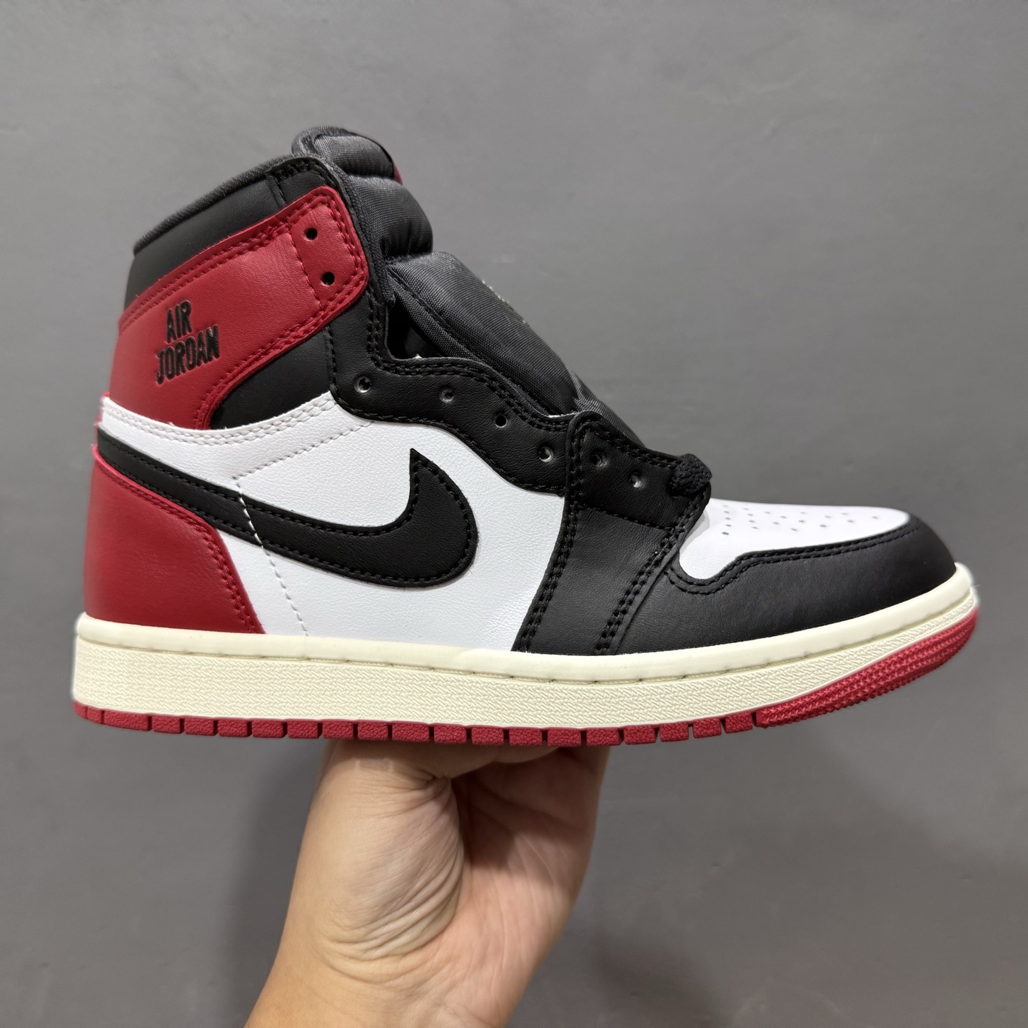 Air Jordan AJ1 Retro High 高帮黑脚趾 DZ5485-106