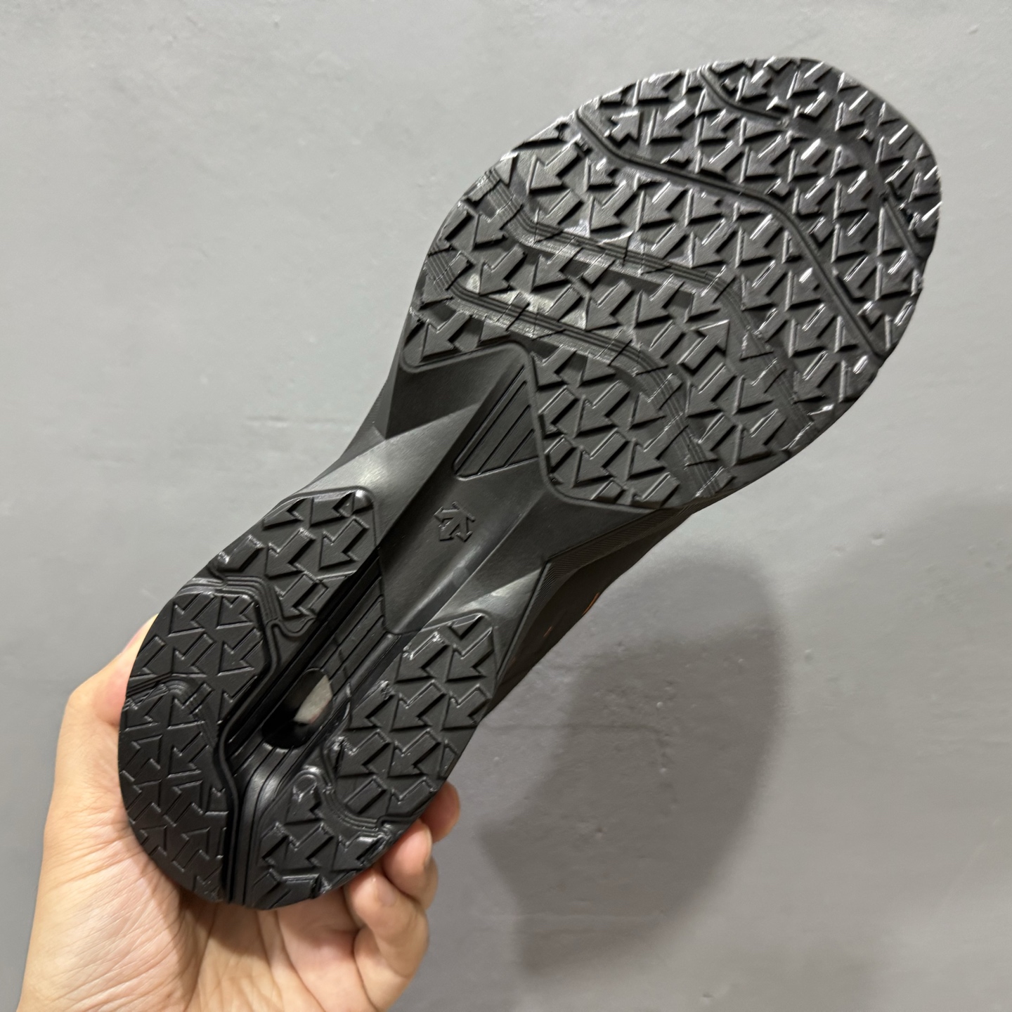 320 迪桑特Descente Dfluid Dfluid 运动慢跑鞋