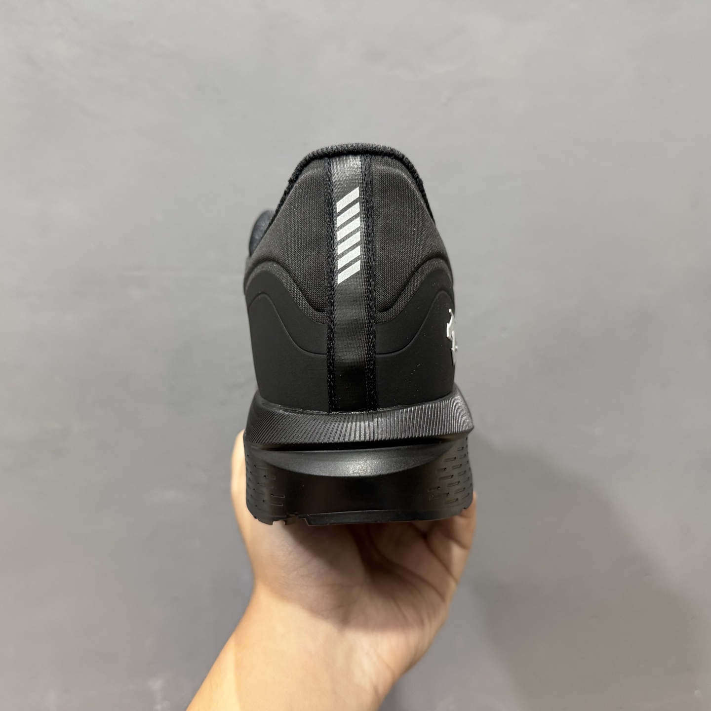 320 迪桑特Descente Dfluid Dfluid 运动慢跑鞋