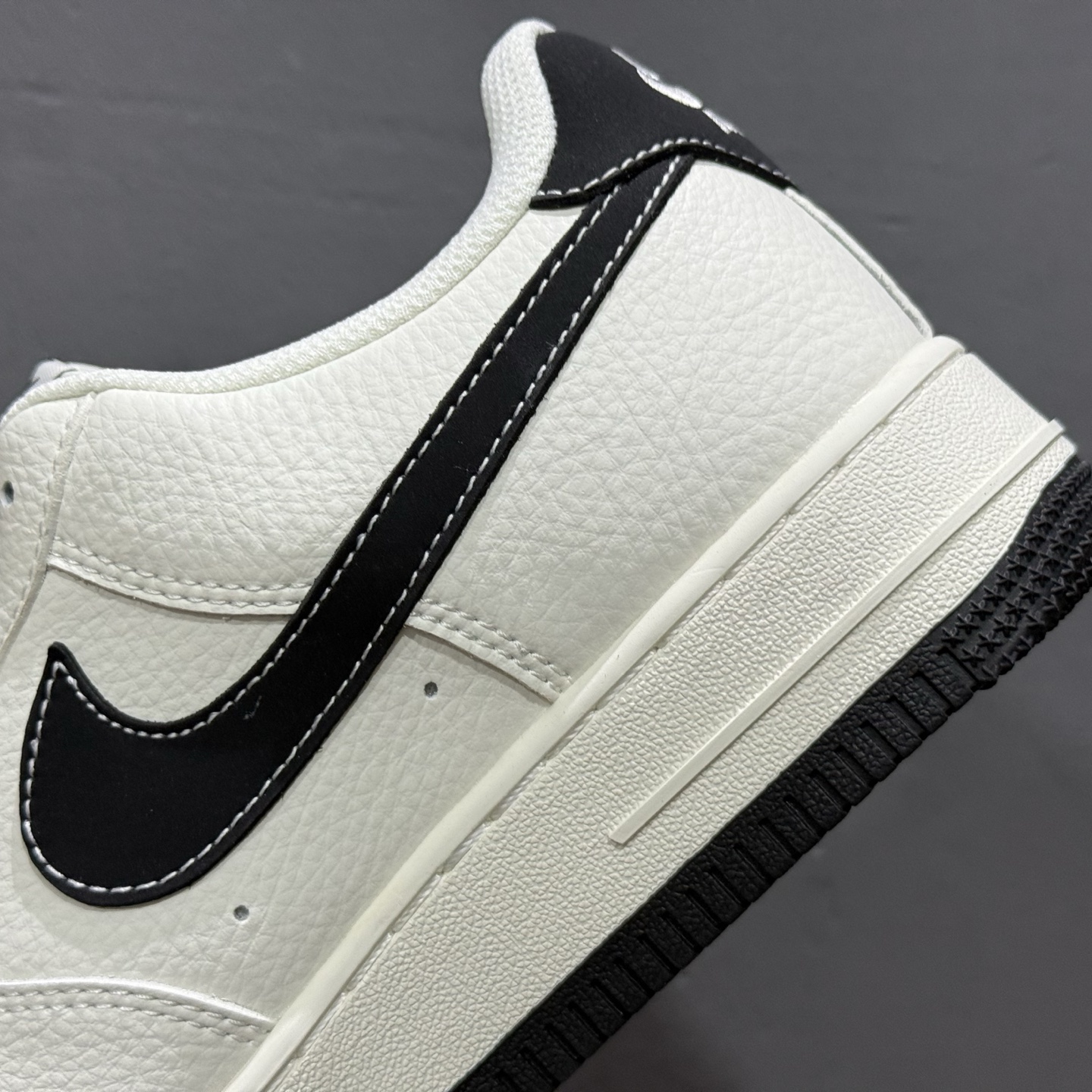 NIke Air Force 1 '07 Low “古驰联名——双拼小黑勾”空军一号 低帮 运动鞋 休闲鞋 CS5288-009 NIke Air Force 1 '07 Low “古驰联名——双拼小黑勾”空军一号 低帮 运动鞋 休闲鞋 CS5288-009