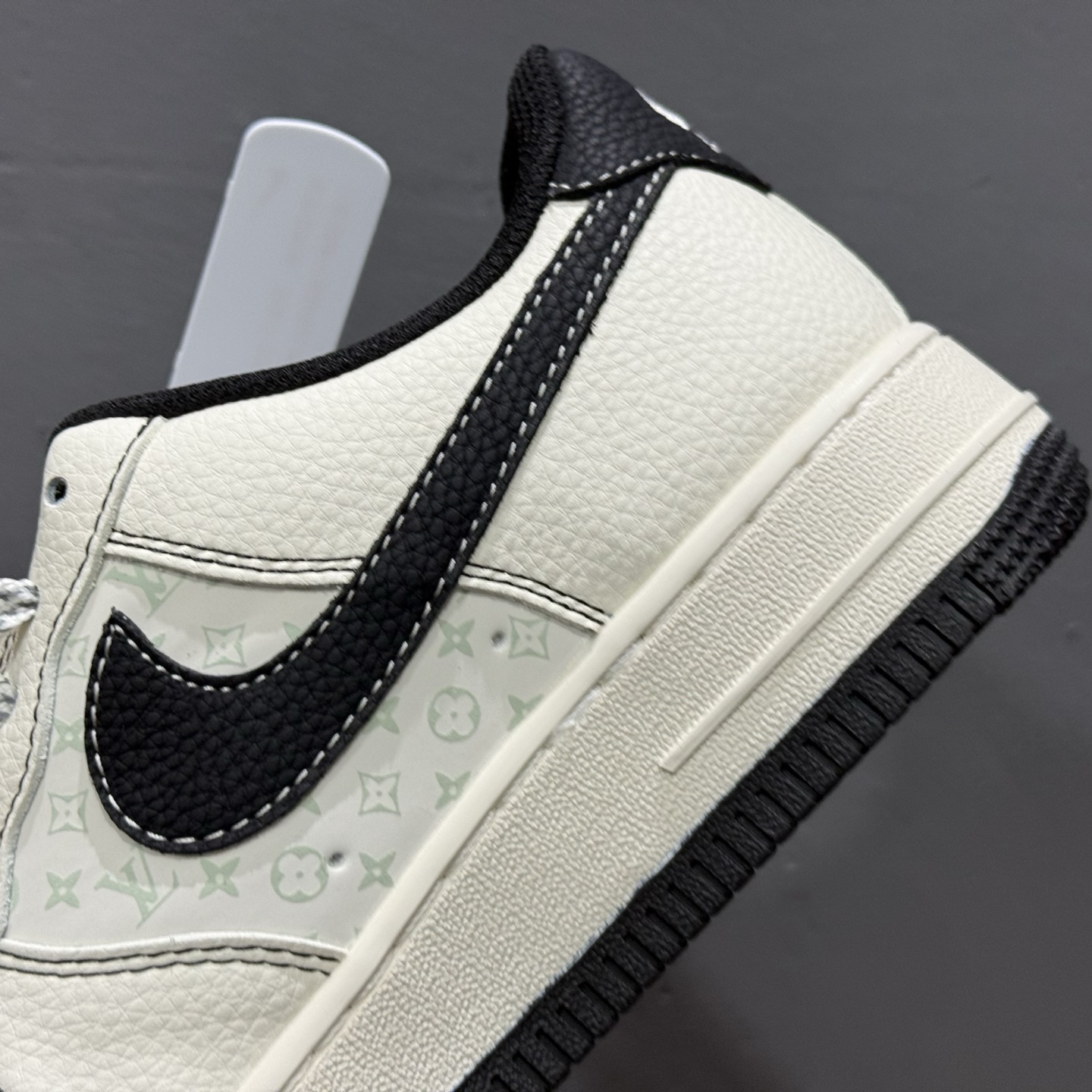 Nike Air Force 1 '07 Low “LV联名——印花米黑红”空军一号 高端定制 低帮 运动鞋 MZ9588-812