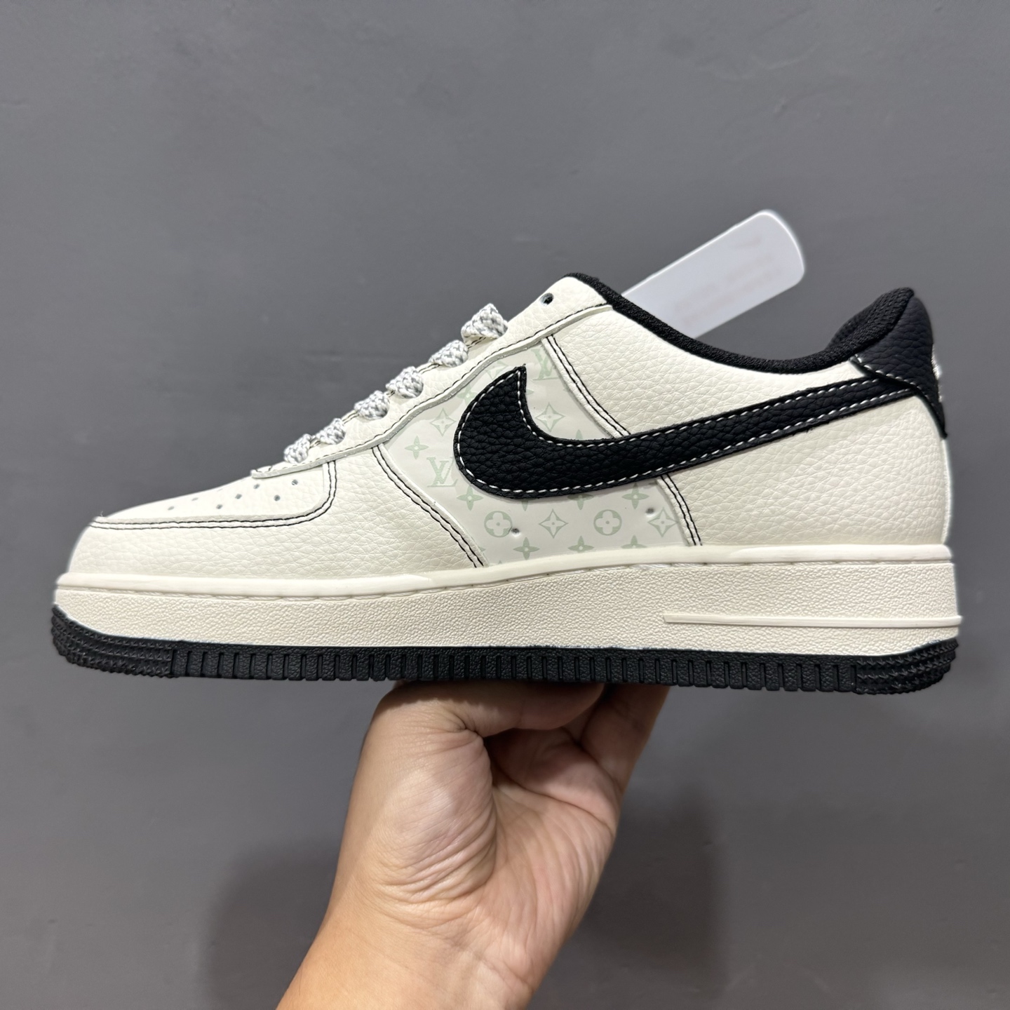 Nike Air Force 1 '07 Low “LV联名——印花米黑红”空军一号 高端定制 低帮 运动鞋 MZ9588-812
