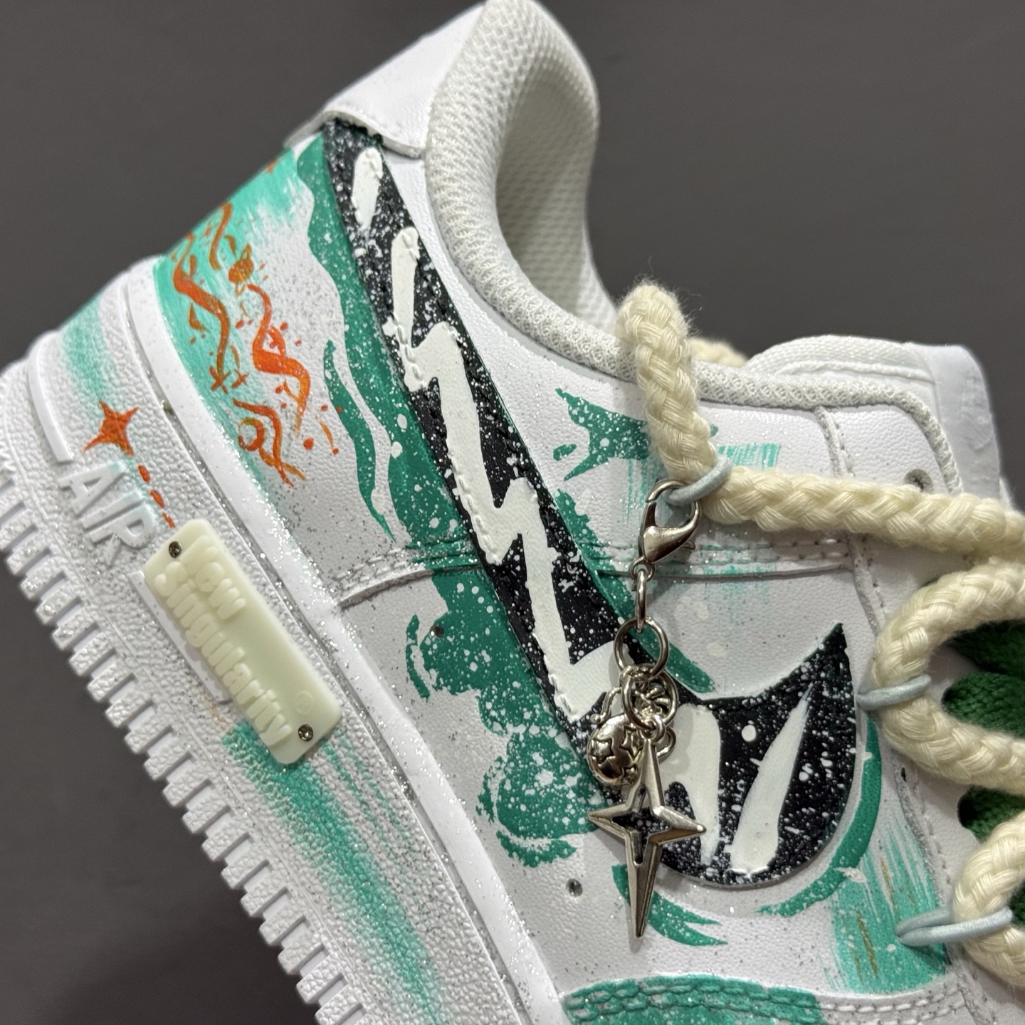 260 手绘涂鸦“水瓶座”十二星座系列 Nike Air Force 1 “Aquarius”空军一号定制板鞋 白绿渐变如星云晕染鞋身上