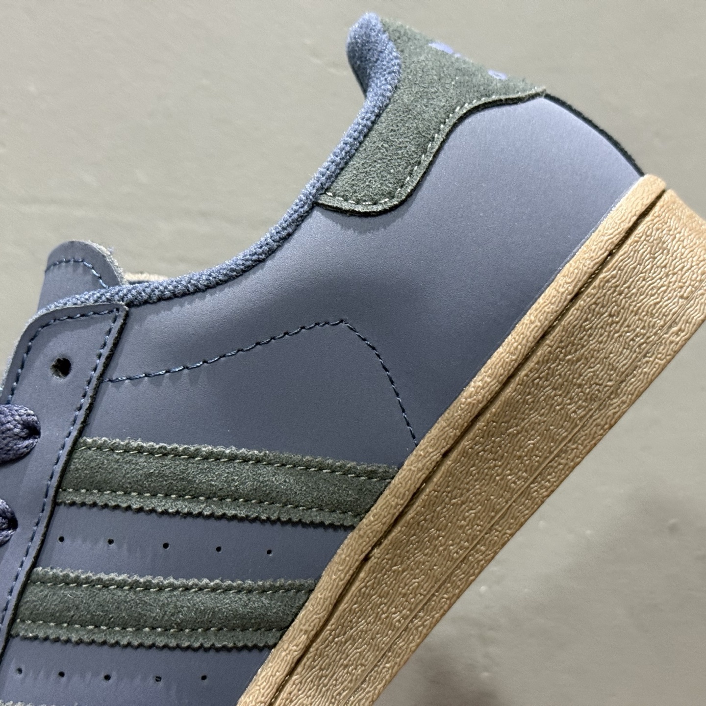 140 ：Adidas Originals Superstar贝壳头系列 阿迪达斯 低帮经典百搭休闲运动板鞋 JQ3226-132