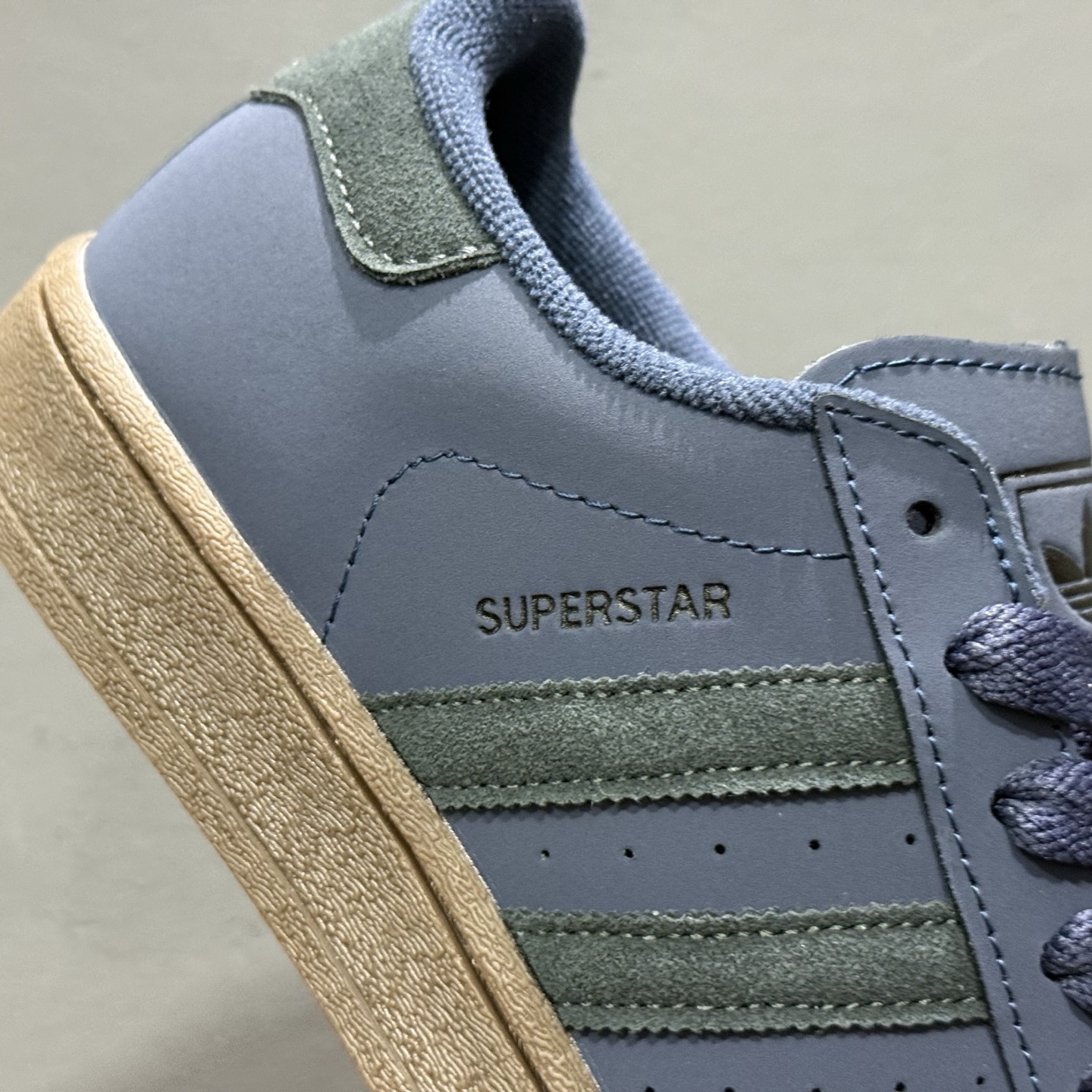 140 ：Adidas Originals Superstar贝壳头系列 阿迪达斯 低帮经典百搭休闲运动板鞋 JQ3226-132