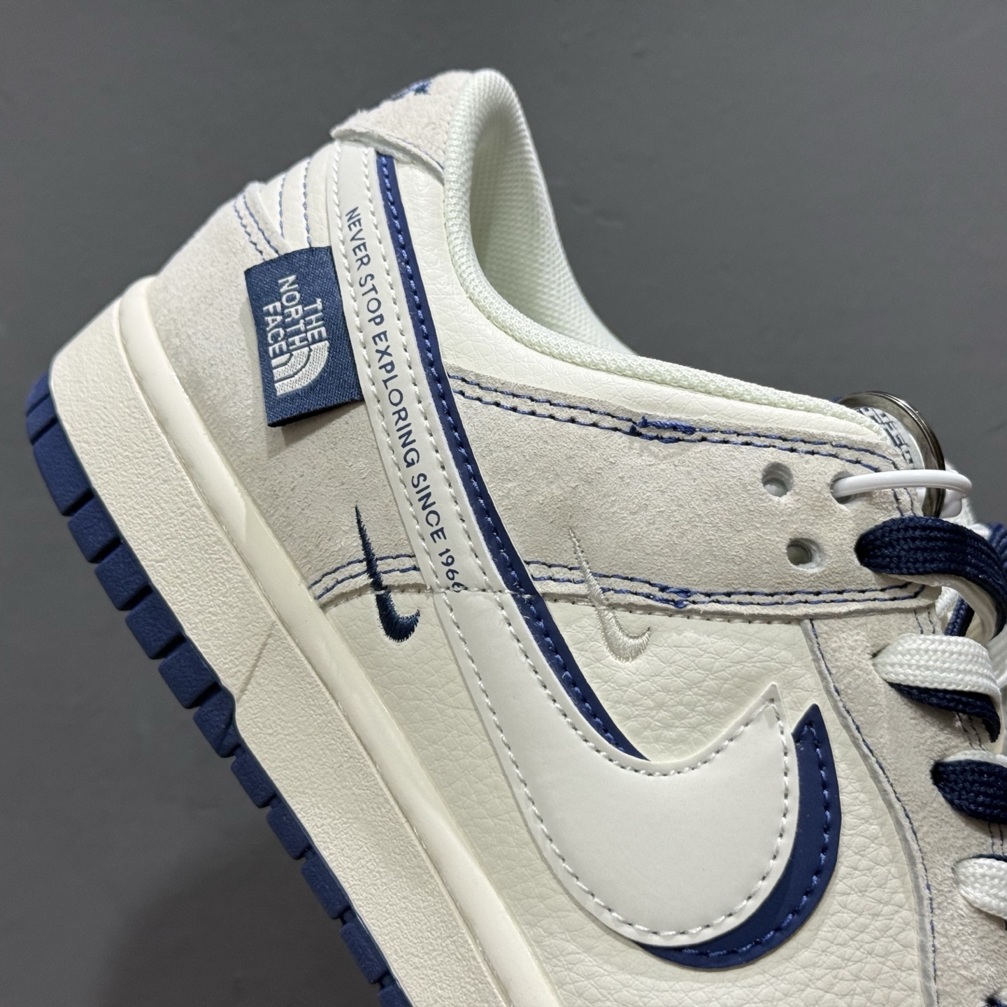 200 独家实拍Nk SB Dunk Low 北面联名 猪八白蓝勾 周年高端定制 低帮休闲板鞋 DM6868-023