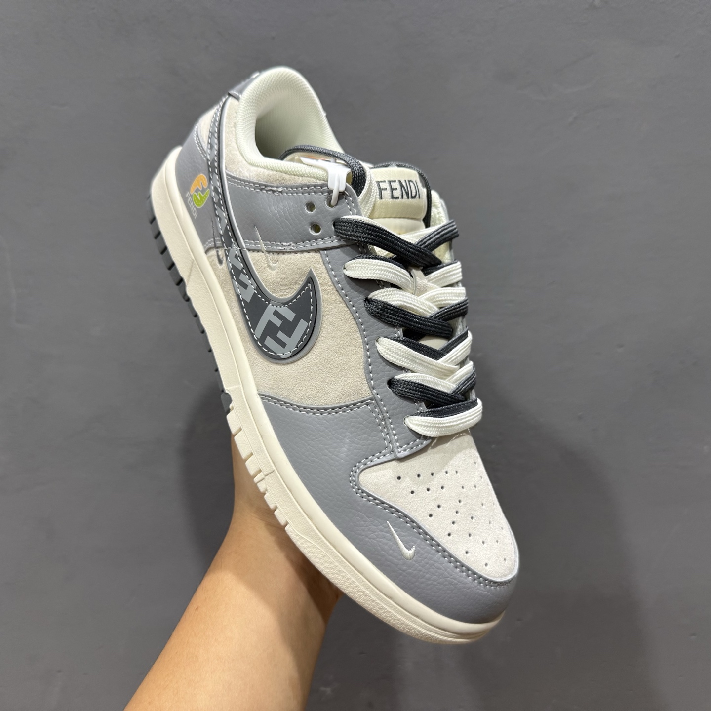 200 独家实拍Nk SB Dunk Low 芬迪联名 灰白灰勾 周年高端定制 低帮休闲板鞋 DM6868-021
