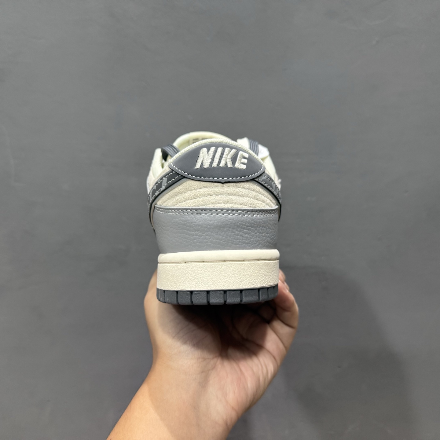 200 独家实拍Nk SB Dunk Low 芬迪联名 灰白灰勾 周年高端定制 低帮休闲板鞋 DM6868-021