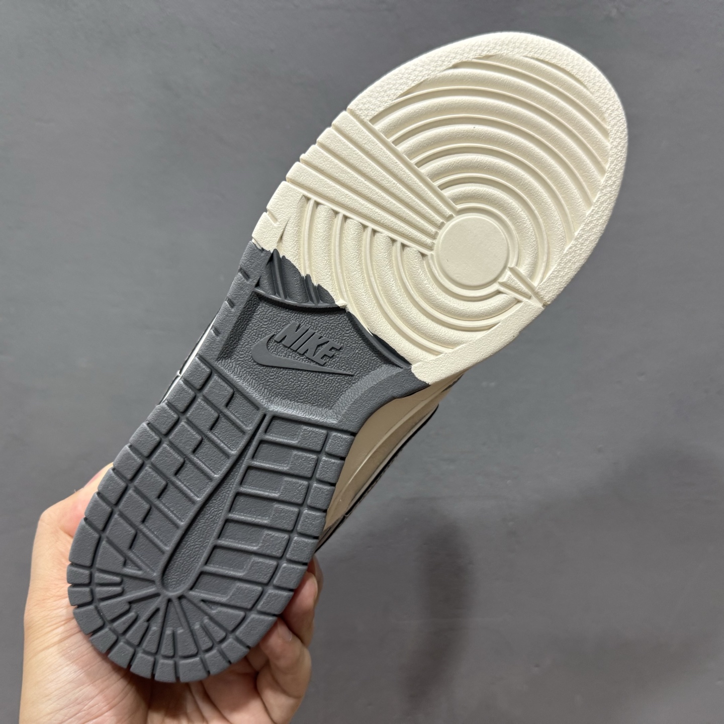 200 独家实拍Nk SB Dunk Low 芬迪联名 灰白灰勾 周年高端定制 低帮休闲板鞋 DM6868-021