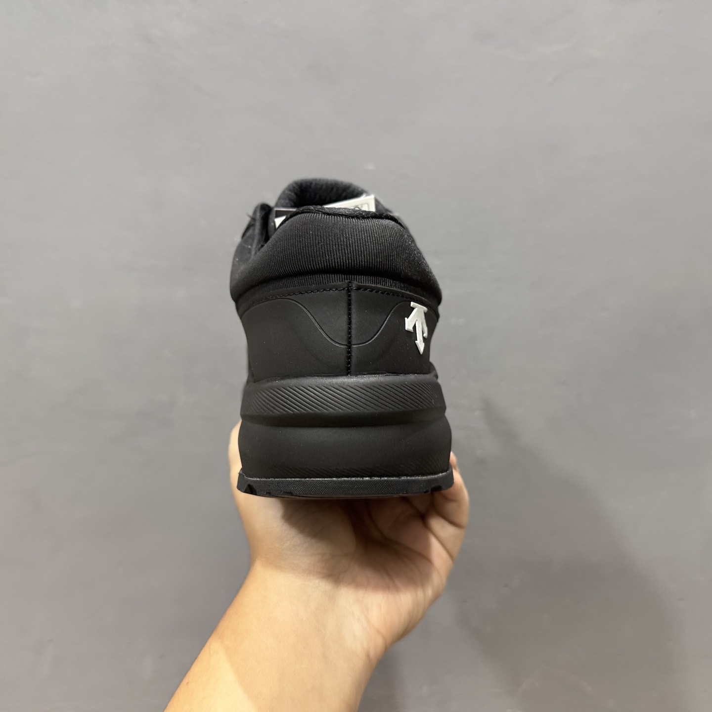 300 迪桑特DESCENTE RUNNING DFLUID流体鞋缓震BOA TPU防水支撑回弹跑步鞋-Chinese UA Cheap High Quatity Brand Clothes Bags handbags Sneakers wholesale wholesaler seller from China Factory suppliers Fashion Clothing Shoes best Quality Beautiful Price 300 迪桑特DESCENTE RUNNING DFLUID流体鞋缓震BOA TPU防水支撑回弹跑步鞋