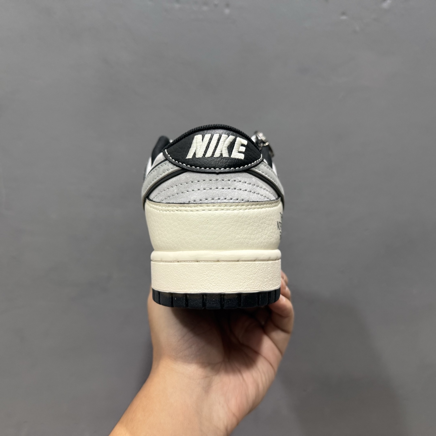 Nike SB Dunk Low“北面xCDG三方联名——黑字灰勾” 周年高端定制 低帮休闲板鞋 DM6868-029