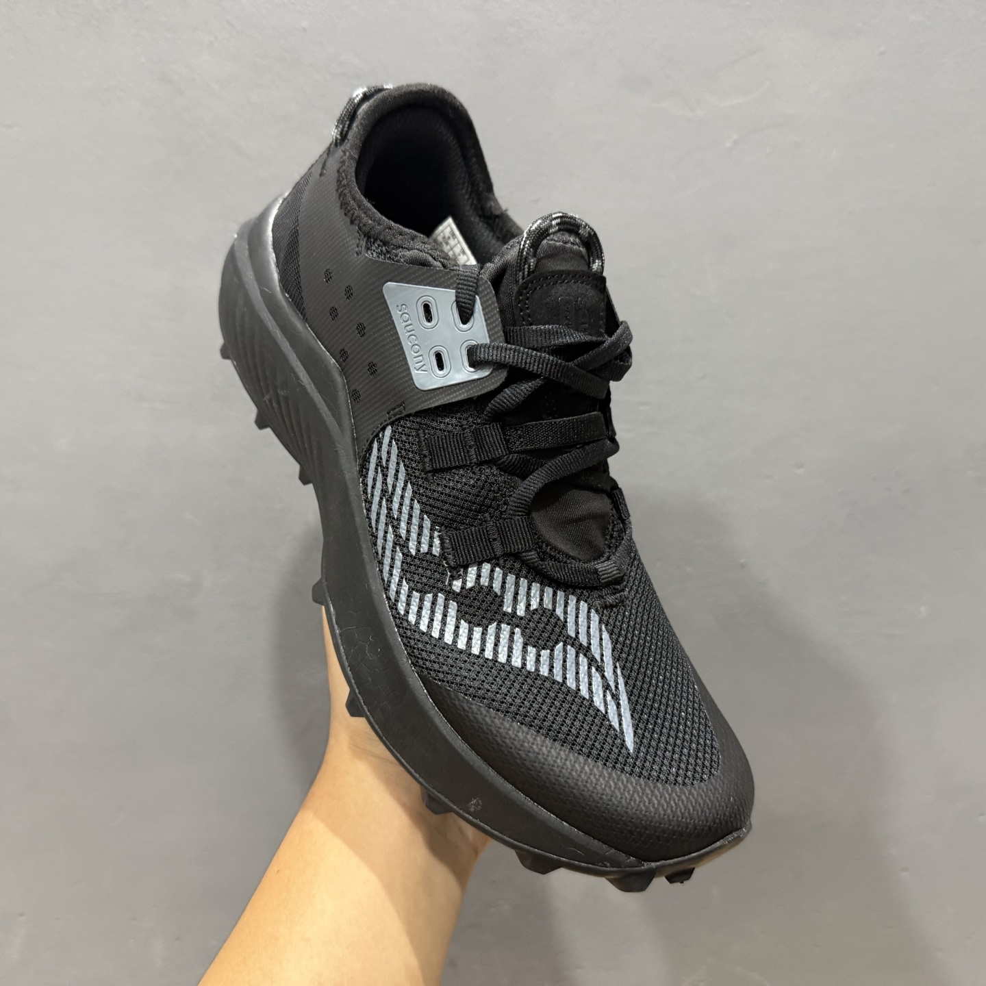 200 SAUCONY索康尼 ENDORPHIN RIFT系列 低帮缓震跑步鞋 S10856-31