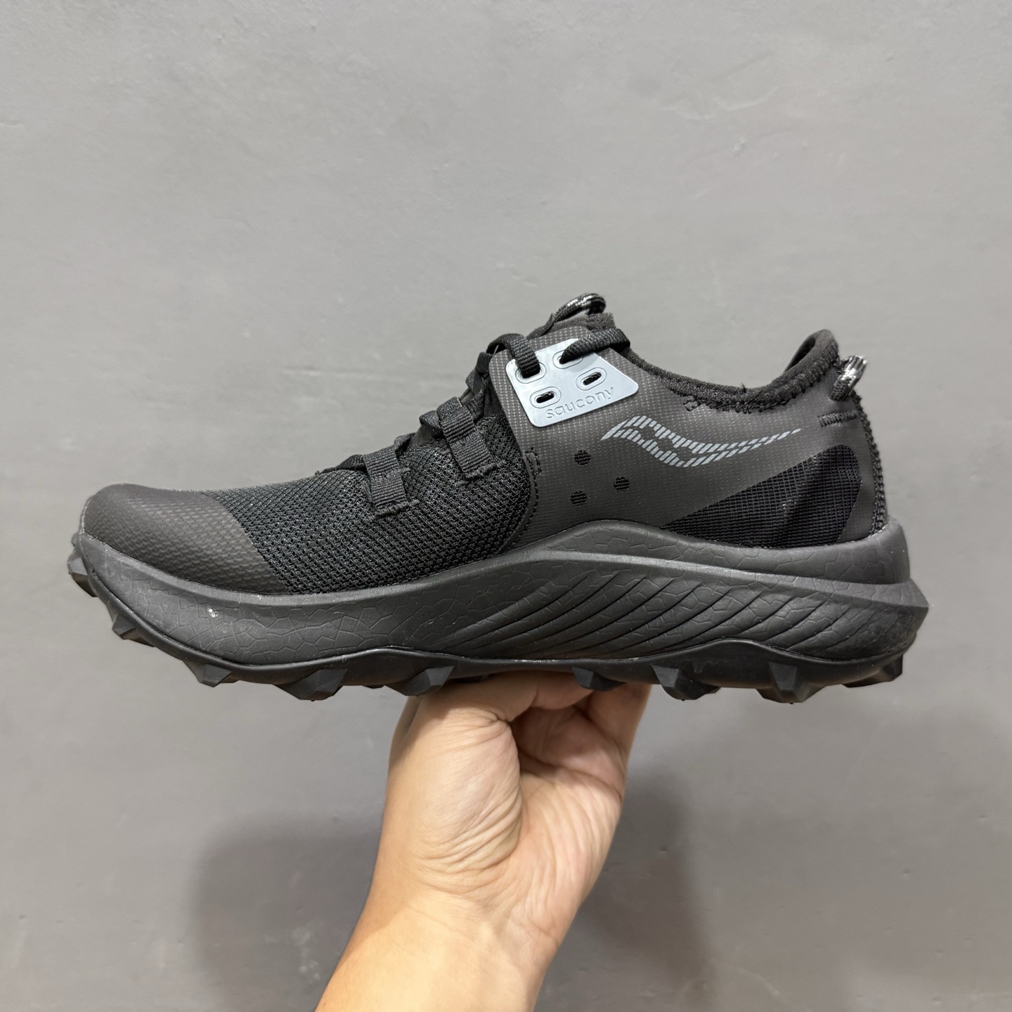 200 SAUCONY索康尼 ENDORPHIN RIFT系列 低帮缓震跑步鞋 S10856-31