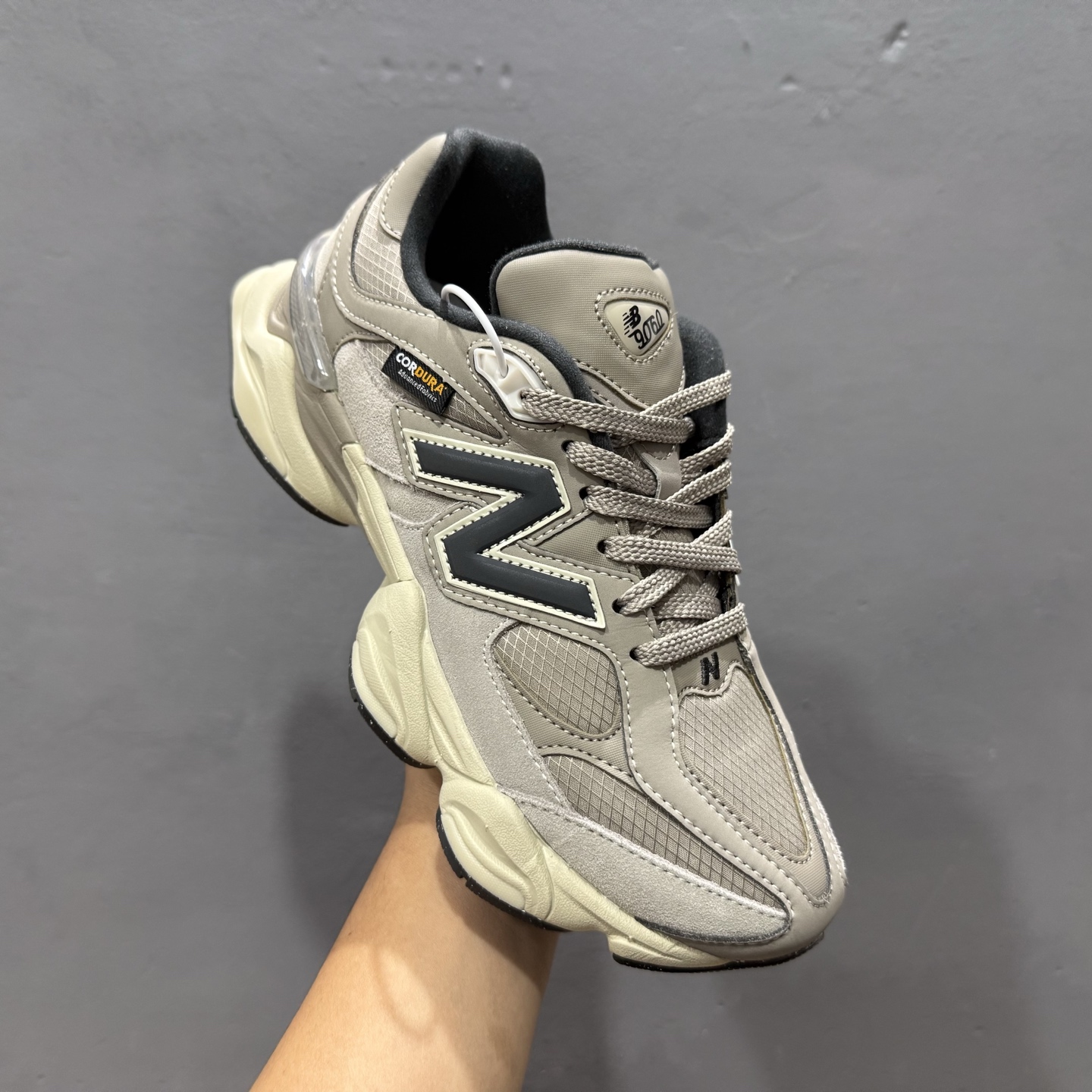 ￥240 New Balance NB9060 联名款 复古休闲运动慢跑鞋 U9060ORD