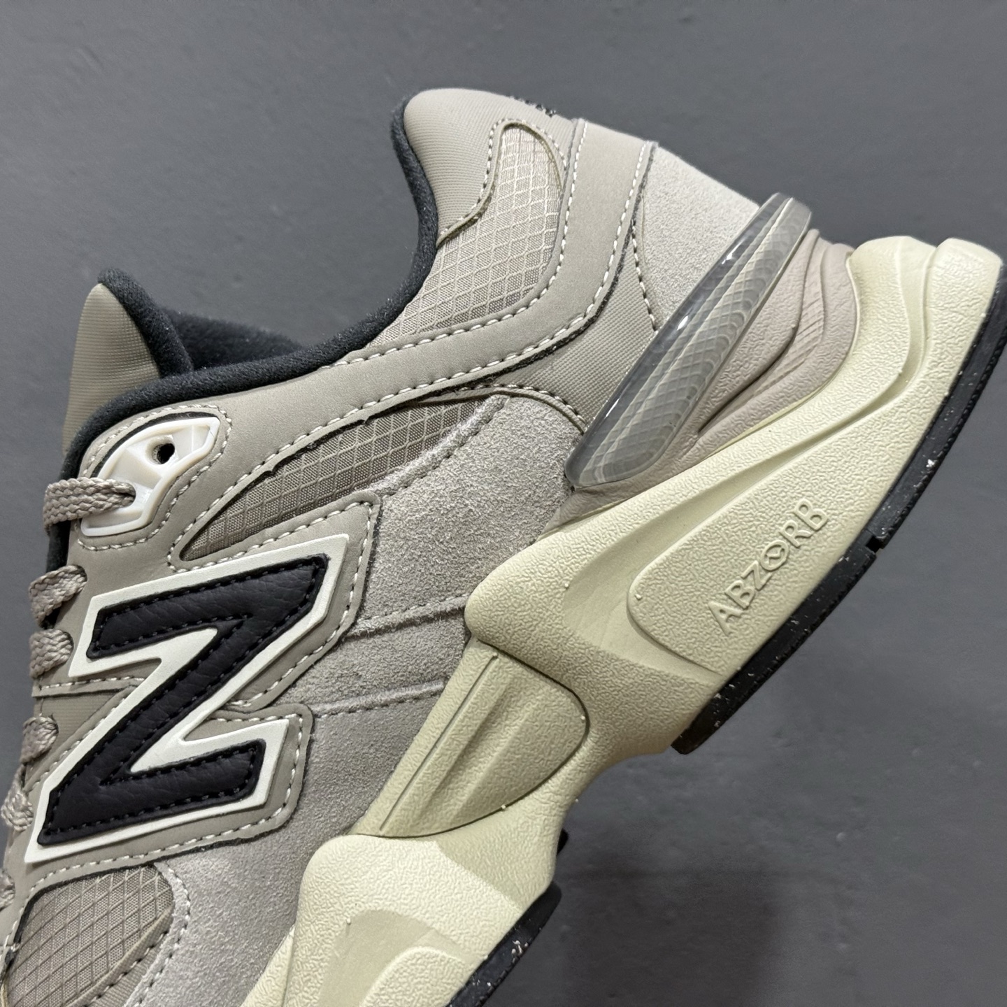 ￥240 New Balance NB9060 联名款 复古休闲运动慢跑鞋 U9060ORD