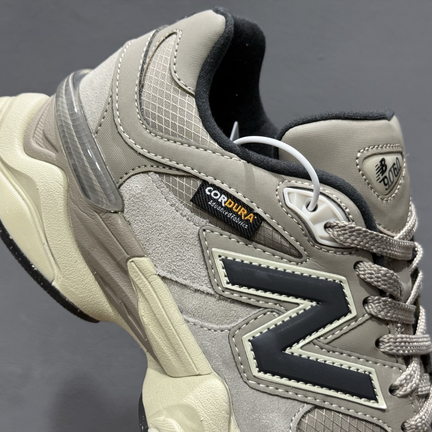 ￥240 New Balance NB9060 联名款 复古休闲运动慢跑鞋 U9060ORD