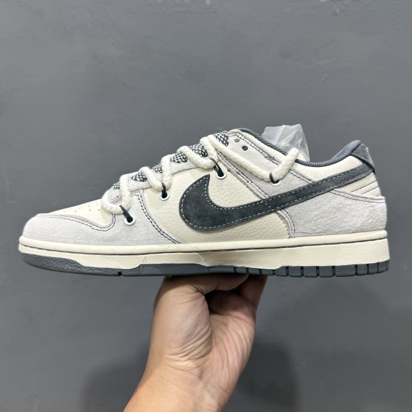 独家实拍Nike SB Dunk Low“SUP系列——绑带猪八灰勾” 周年高端定制 低帮休闲板鞋 YX5066-217