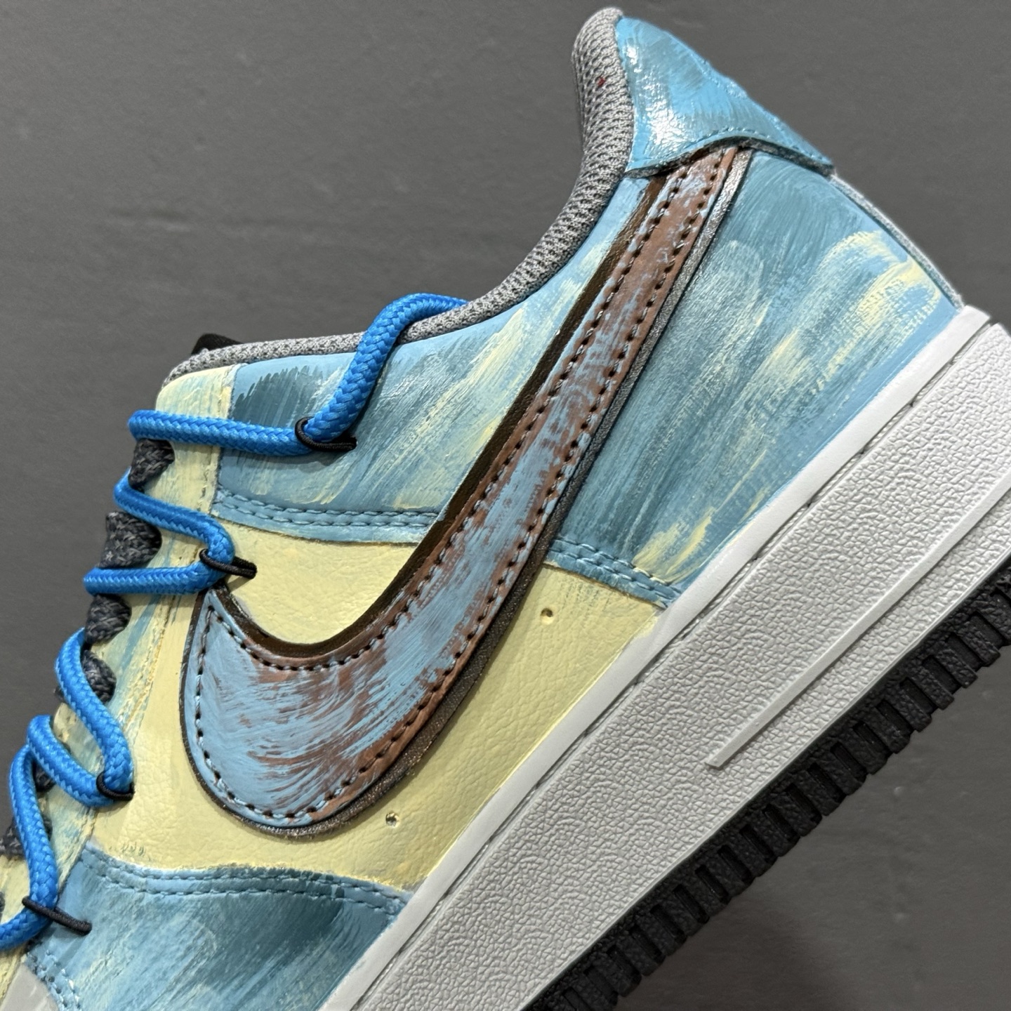 手绘涂鸦“雾蓝英雄”Nike Air Force 1 “Mist Blue Hero”空军一号定制板鞋 ZG0088-228