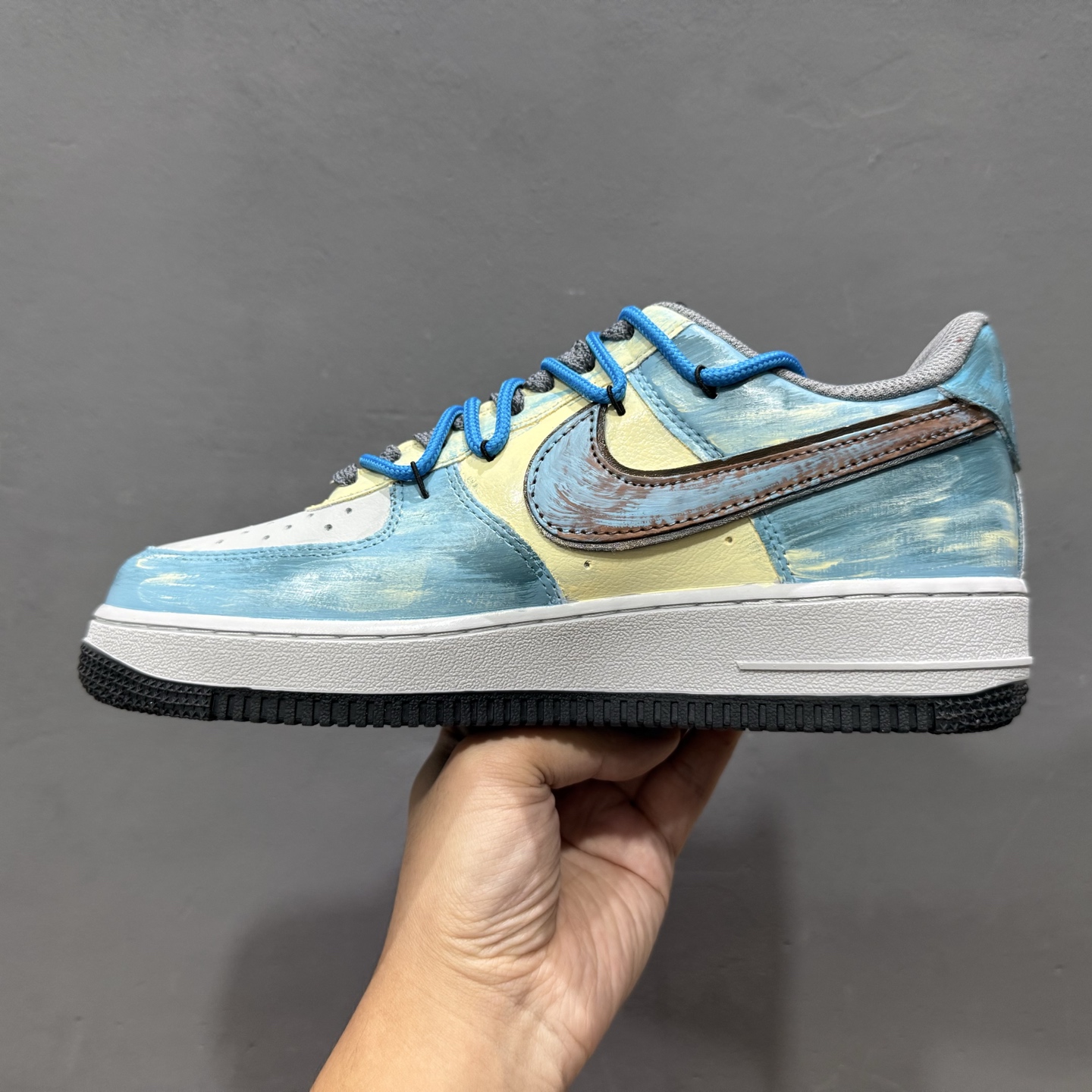 手绘涂鸦“雾蓝英雄”Nike Air Force 1 “Mist Blue Hero”空军一号定制板鞋 ZG0088-228
