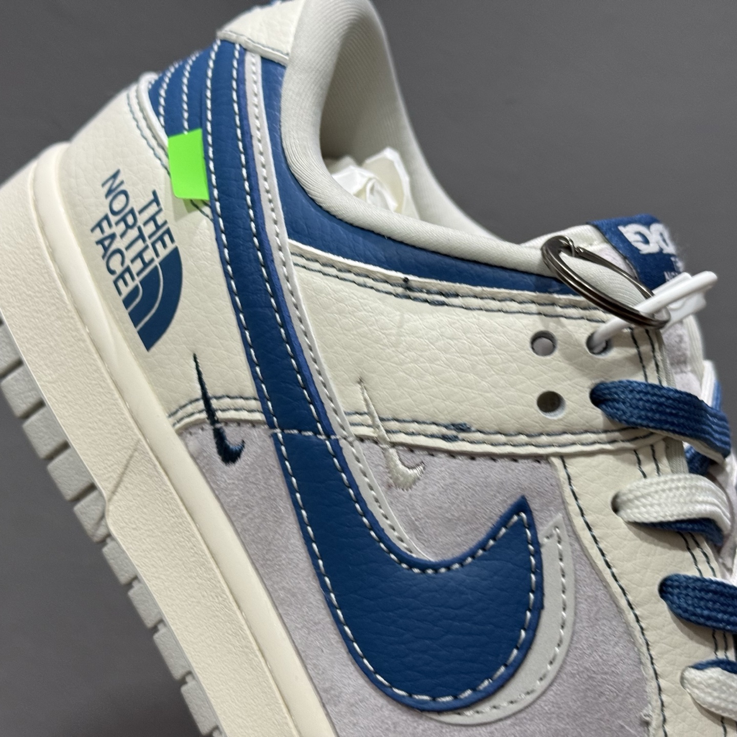 独家实拍Nike SB Dunk Low LV系列 绑带涂鸦白蓝勾 周年高端定制 低帮休闲板鞋 DM6868-074