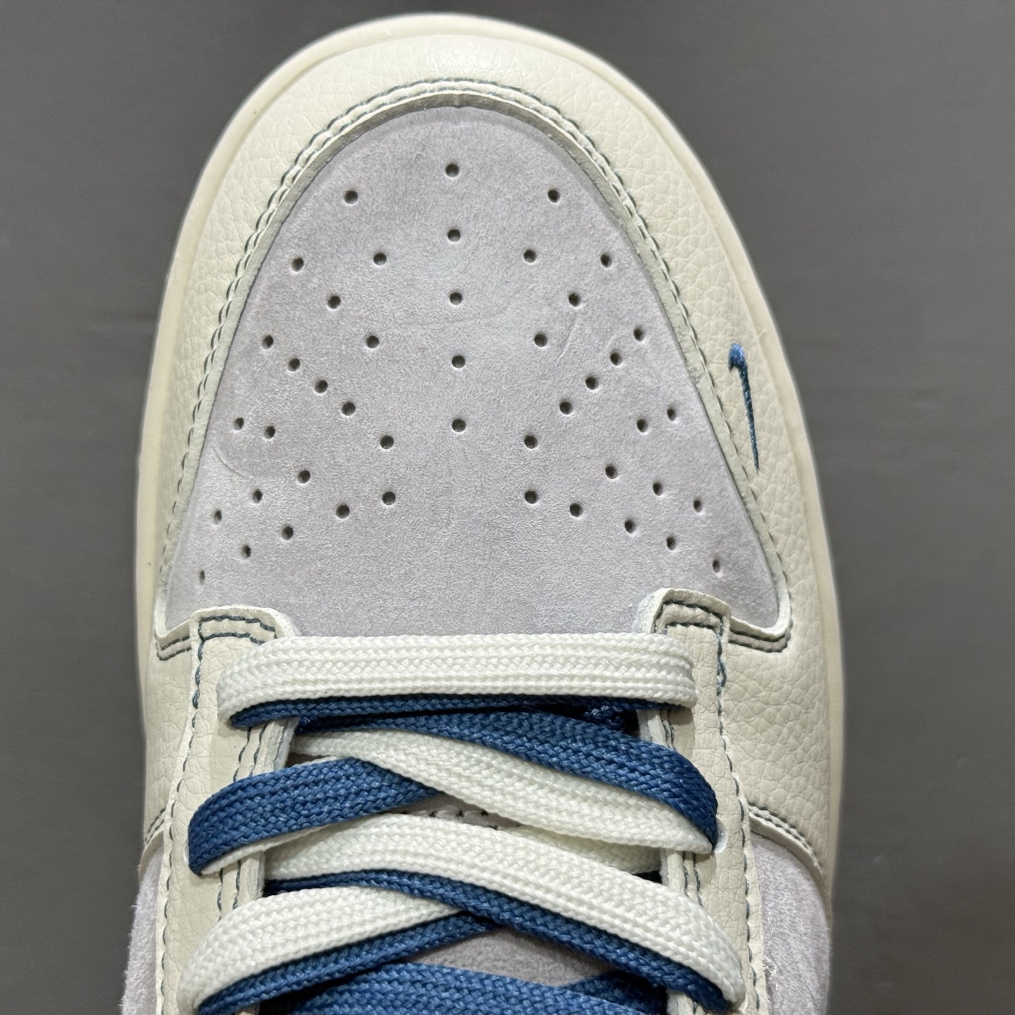 独家实拍Nike SB Dunk Low LV系列 绑带涂鸦白蓝勾 周年高端定制 低帮休闲板鞋 DM6868-074