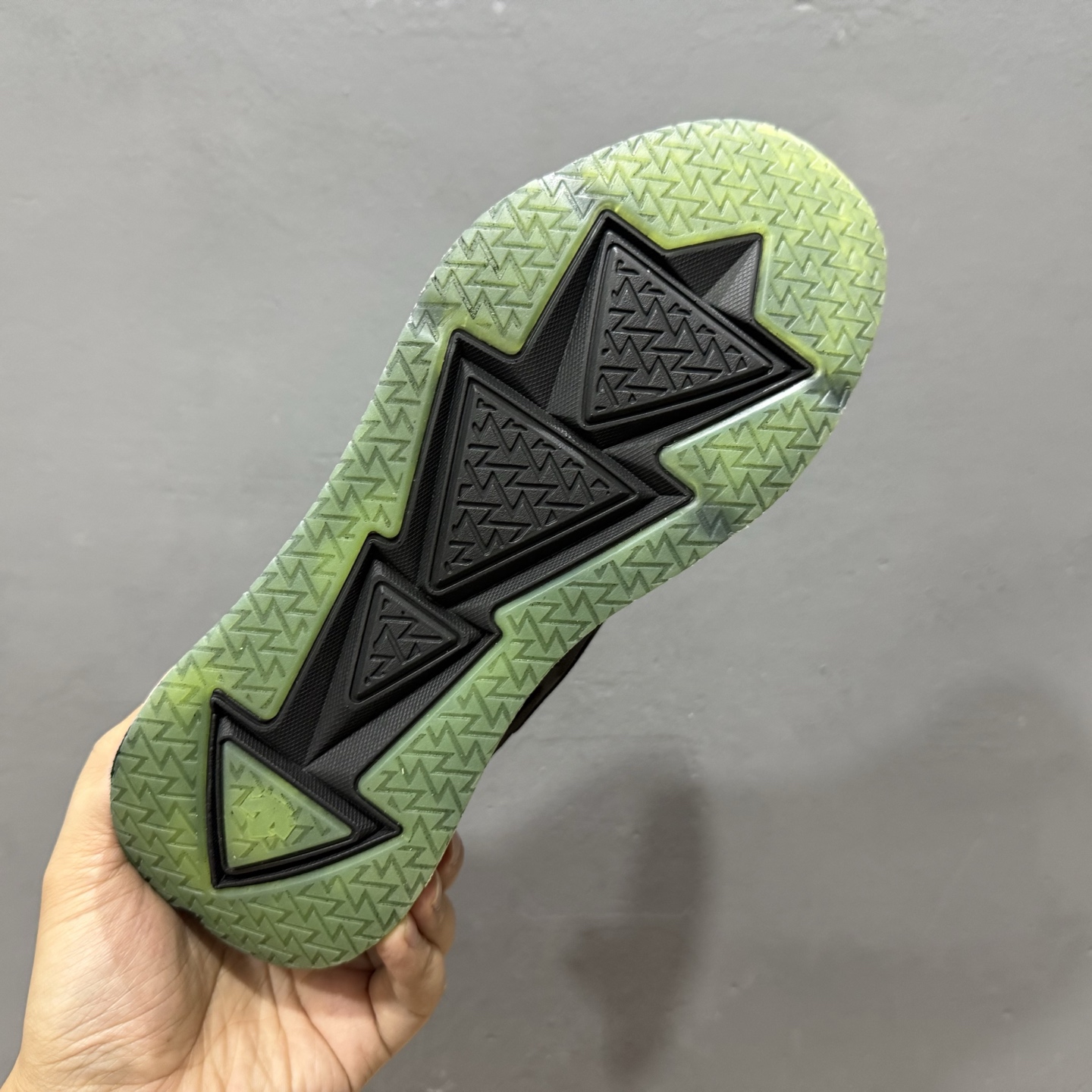 迪桑特DESCENTE RUNNING DFLUID流体鞋缓震BOA TPU防水支撑回弹跑步鞋