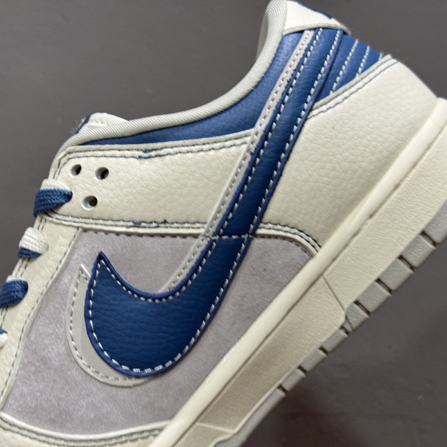 独家实拍Nike SB Dunk Low LV系列 绑带涂鸦白蓝勾 周年高端定制 低帮休闲板鞋 DM6868-074